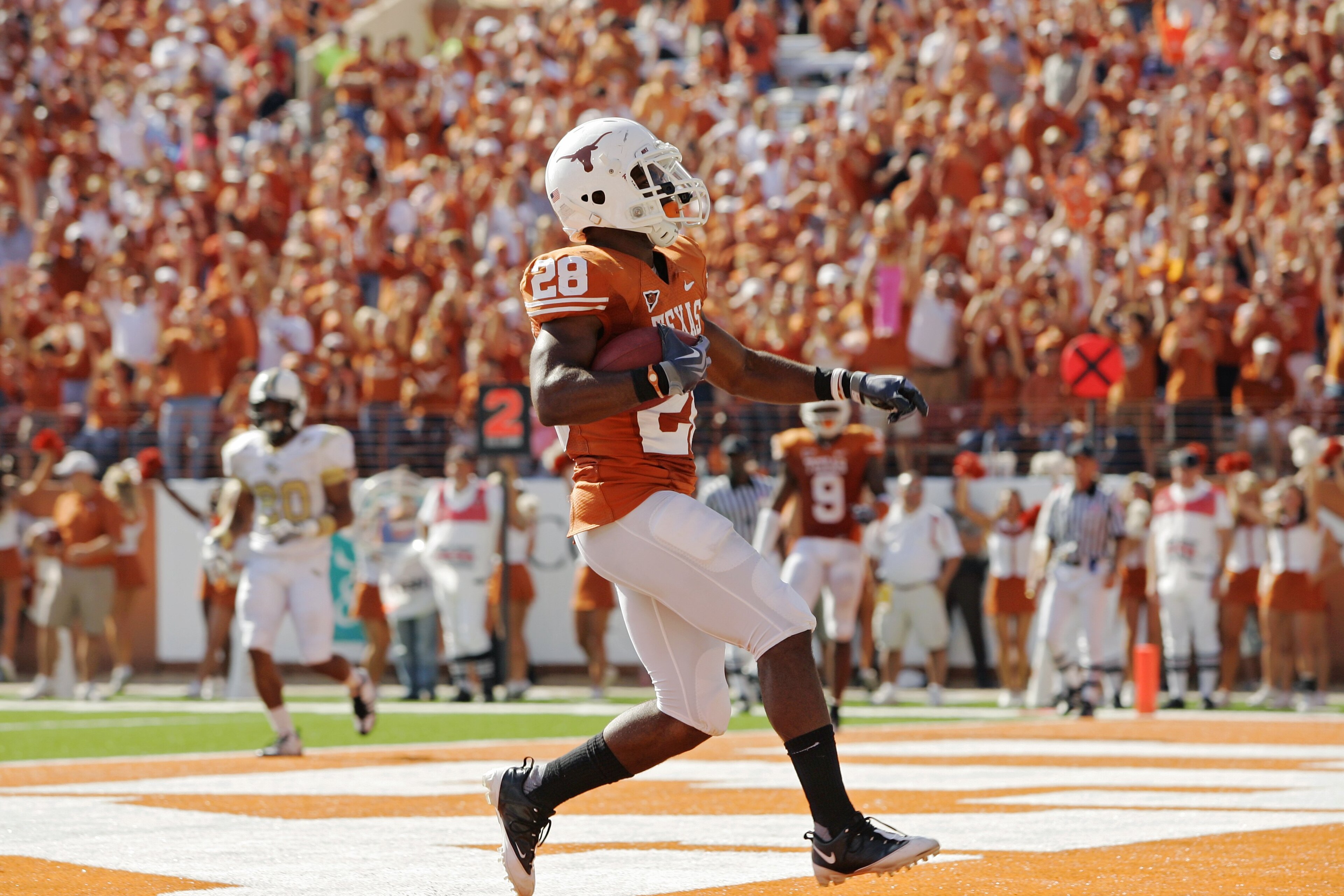 AUSTIN, TX - NOVEMBER 07:  Running back Fozzy Whittaker #28 of the Texas Longhorns scores a touchdown against the UCF Knights in the third quarter on November 7, 2009 at Darrell K Royal - Texas Memorial Stadium in Austin, Texas.  Texas won 35-3.  (Photo b