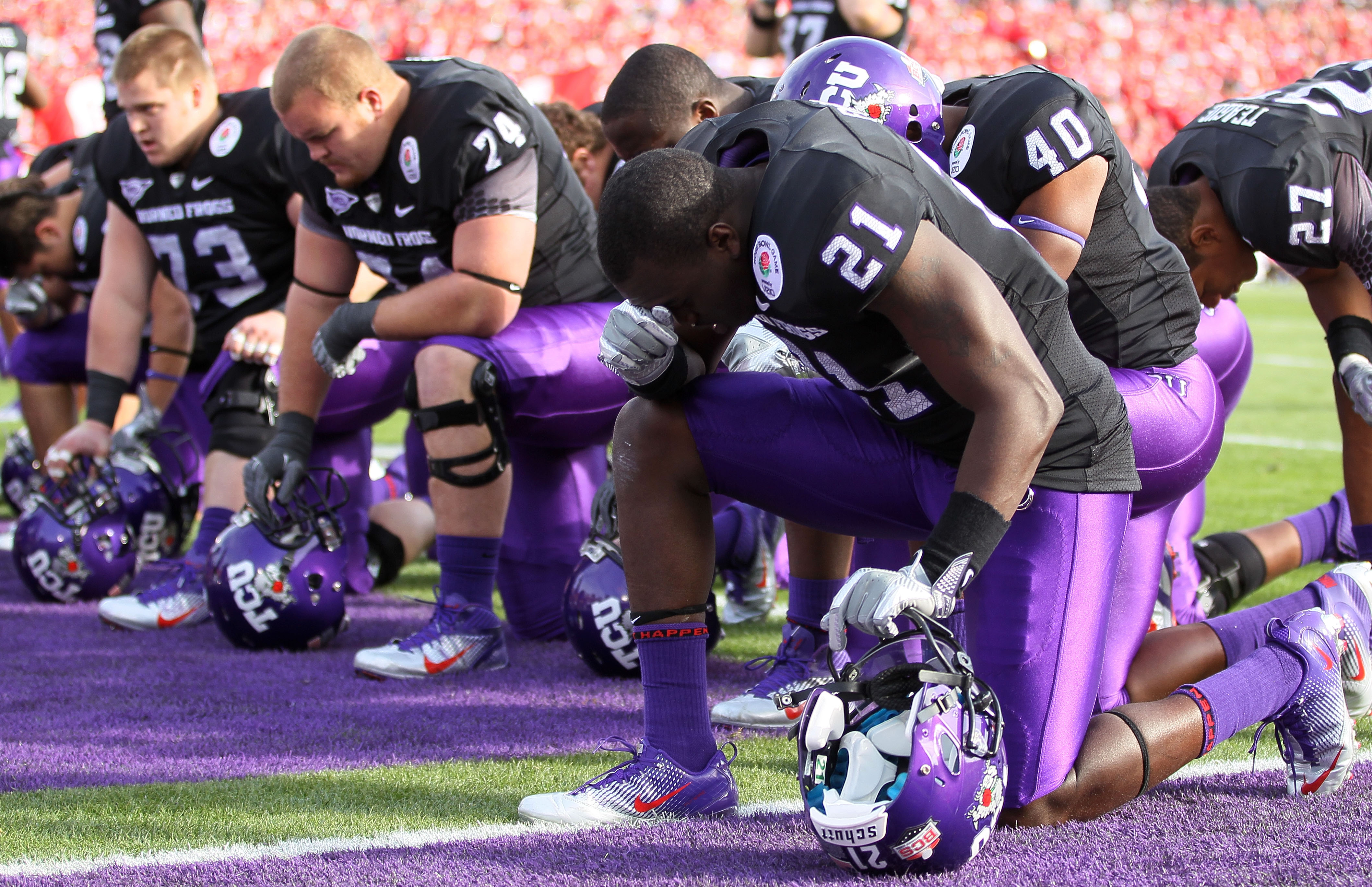 PASADENA, CA - JANUARY 01:  The TCU Horned Frogs kneel prior to playing the Wisconsin Badgers in the 97th Rose Bowl game on January 1, 2011 in Pasadena, California.  (Photo by Jeff Gross/Getty Images)