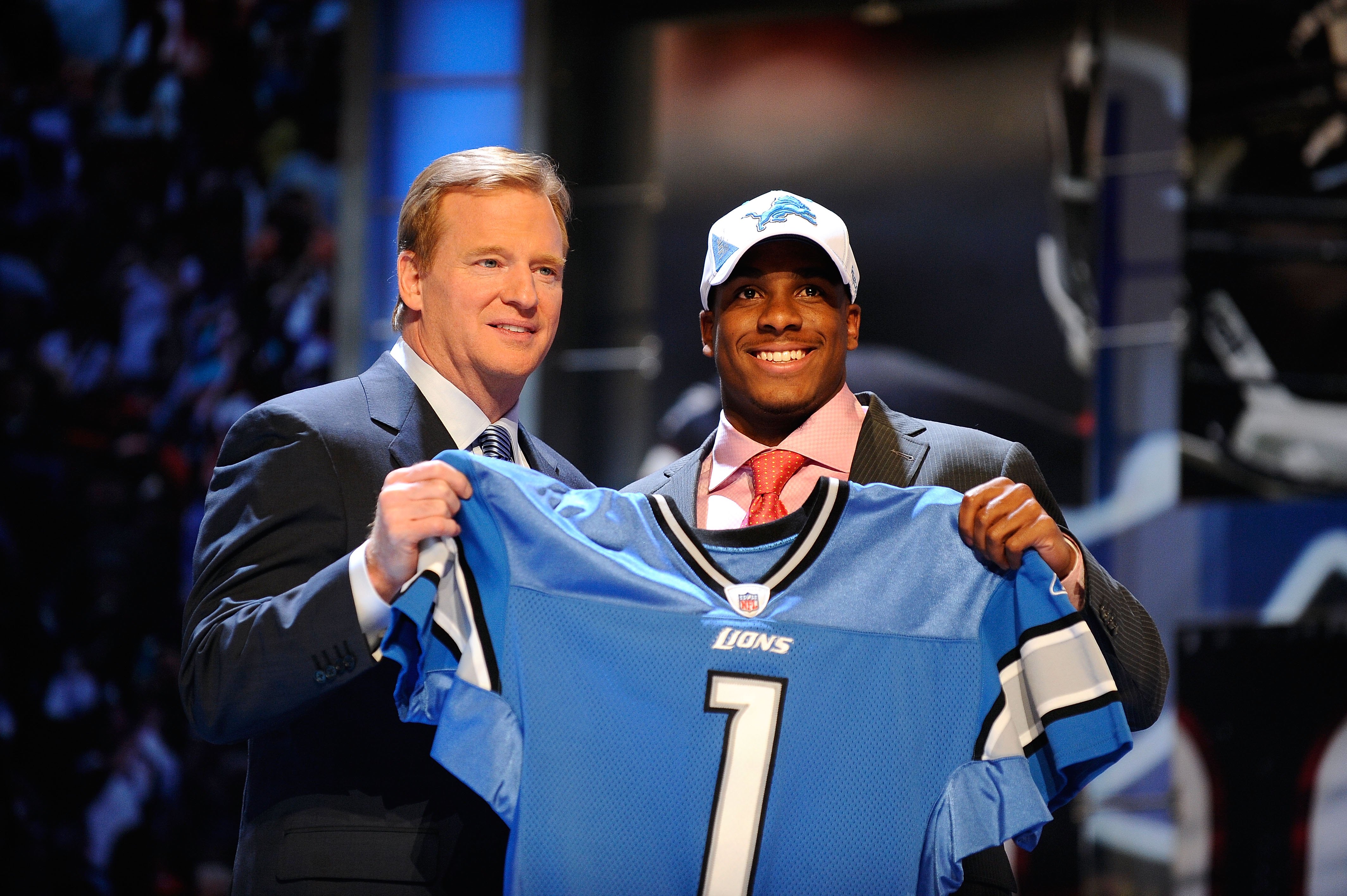 NEW YORK - APRIL 22:  Jahvid Best (R) from the California Golden Bears poses with NFL Commissioner Roger Goodell as they hold up a Detroit Lions jersey after the Lions selected Best number 30 overall during the first round of the 2010 NFL Draft at Radio C