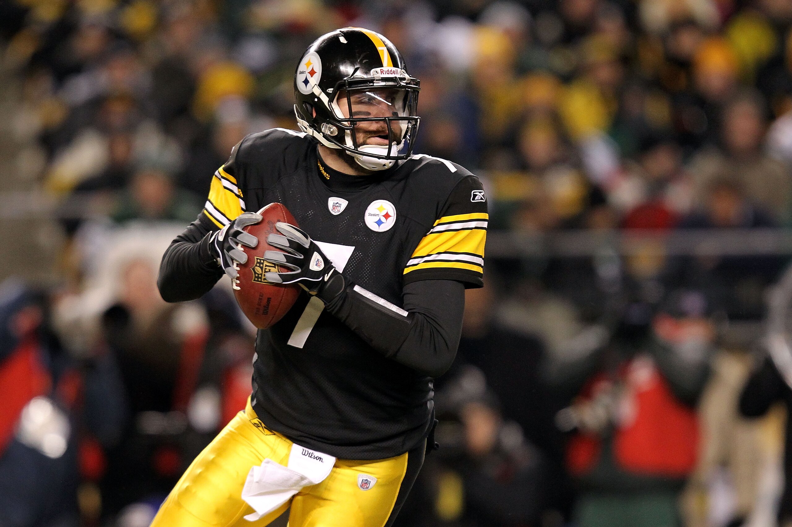 PITTSBURGH, PA - JANUARY 23:  Ben Roethlisberger #7 of the Pittsburgh Steelers drops back against the New York Jets during the 2011 AFC Championship game at Heinz Field on January 23, 2011 in Pittsburgh, Pennsylvania. The Steelers defeated the New York Je