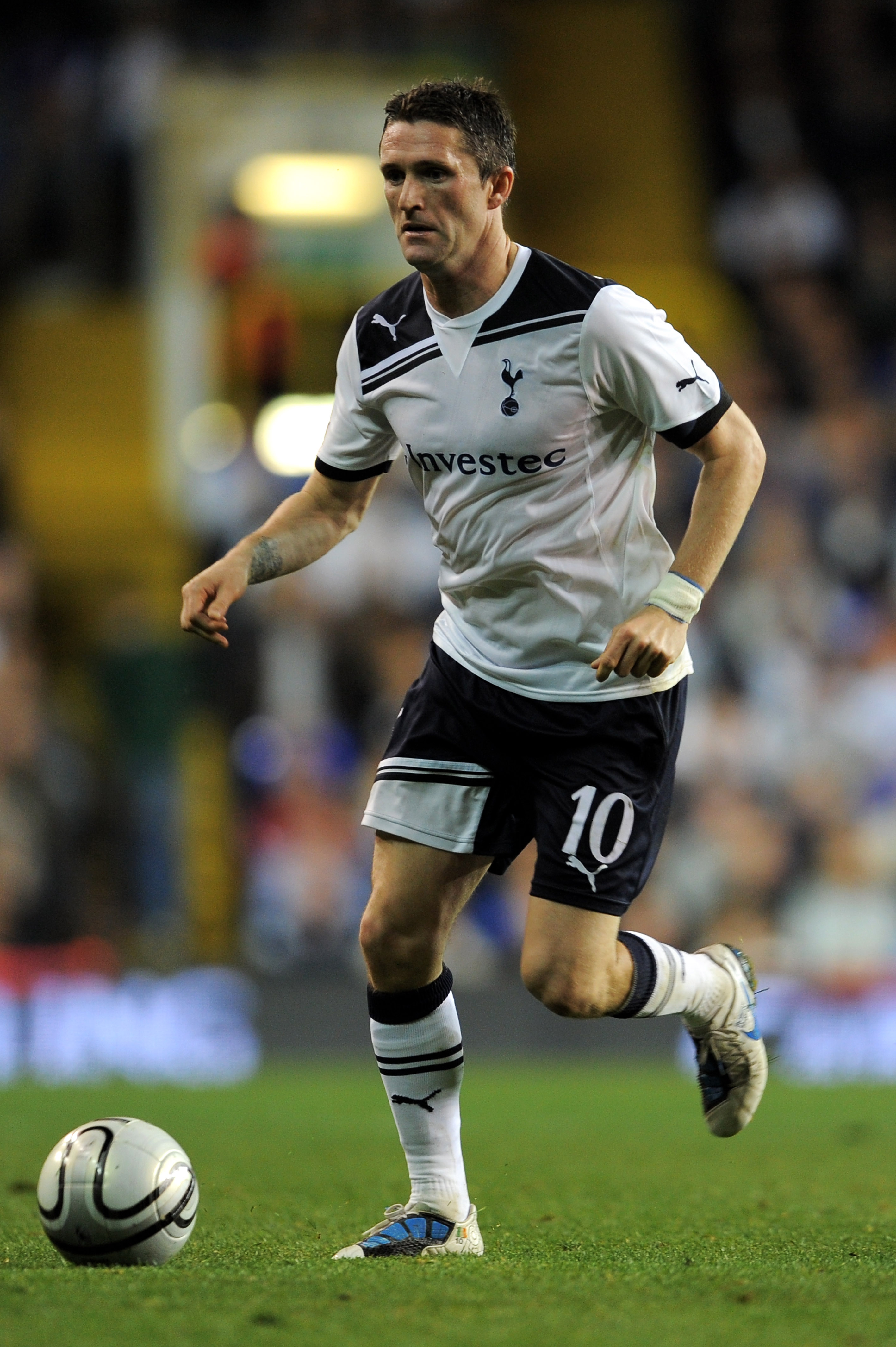 LONDON, ENGLAND - SEPTEMBER 21:  Robbie Keane of Spurs runs with the ball during the Carling Cup third round match between Tottenham Hotspur and Arsenal at White Hart Lane on September 21, 2010 in London, England.  (Photo by Michael Regan/Getty Images)