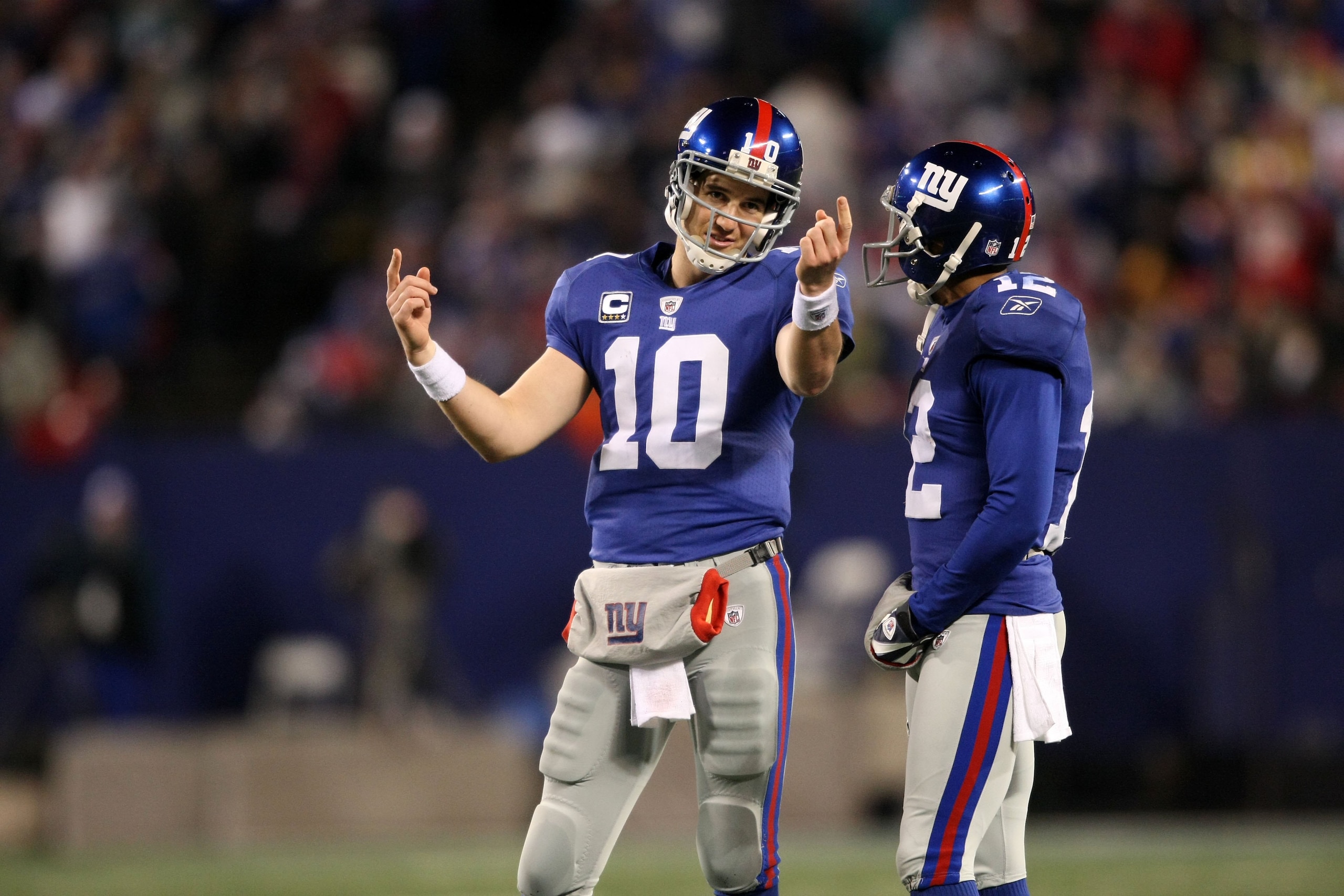 EAST RUTHERFORD, NJ - DECEMBER 13:  (L-R) Eli Manning #10 of the New York Giants talks with teammate Steve Smith #12 during the game against  the Philadelphia Eagles at Giants Stadium on December 13, 2009 in East Rutherford, New Jersey.  (Photo by Nick La