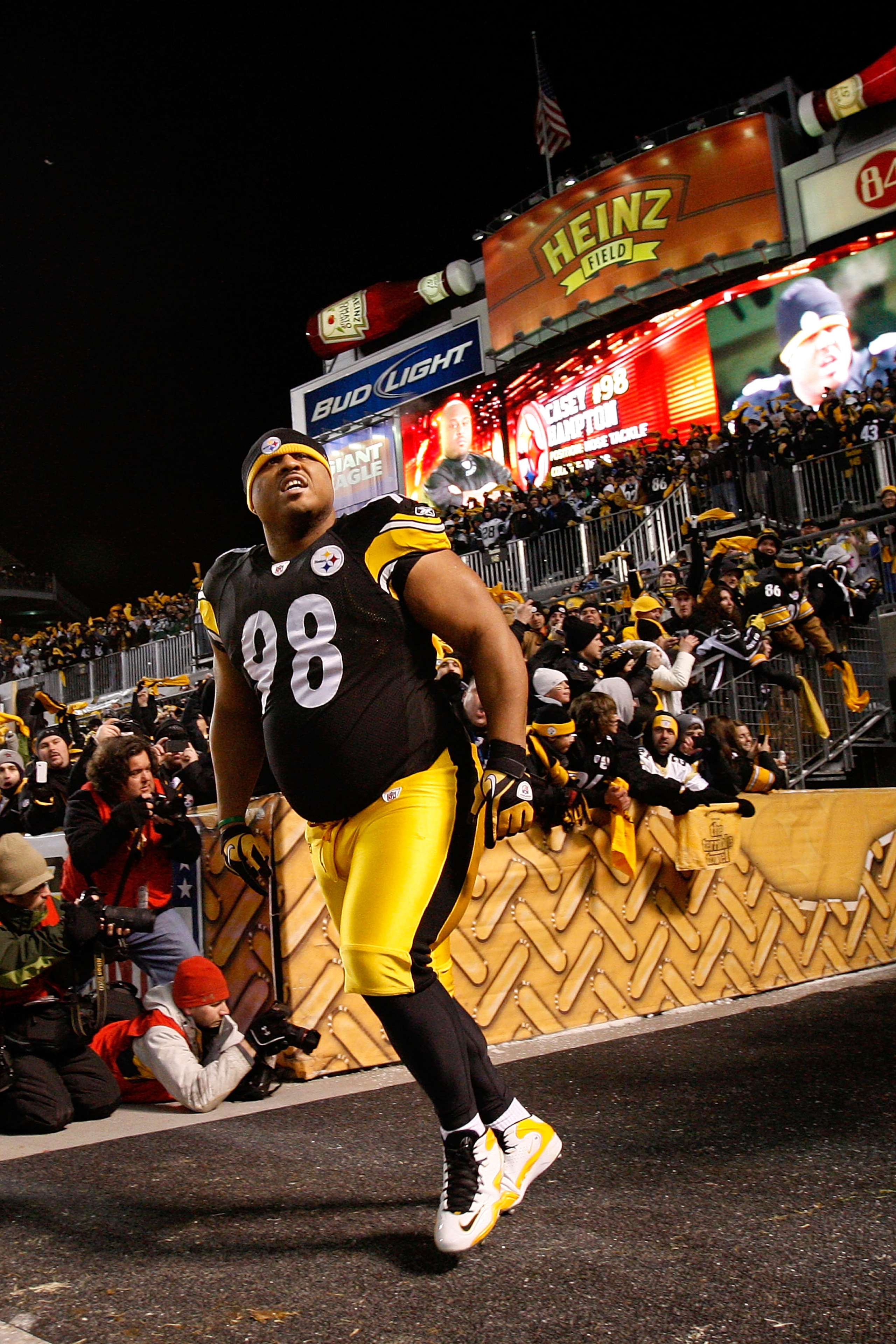 PITTSBURGH, PA - JANUARY 23:  Casey Hampton #98 of the Pittsburgh Steelers runs onto the field prior to their 2011 AFC Championship game against the New York Jets at Heinz Field on January 23, 2011 in Pittsburgh, Pennsylvania.  (Photo by Ronald Martinez/G