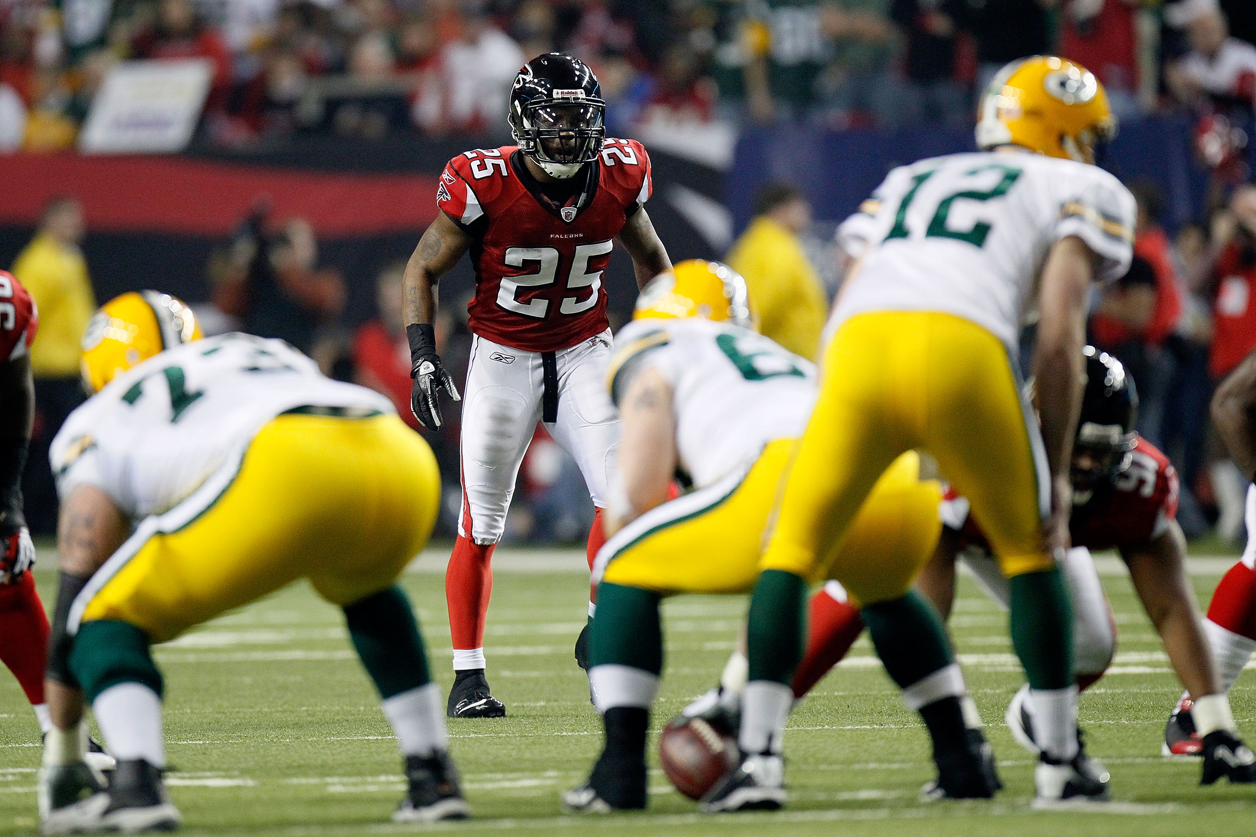 ATLANTA, GA - JANUARY 15:  Safety William Moore #25 of the Atlanta Falcons lines up on defense against the Green Bay Packers during their 2011 NFC divisional playoff game at Georgia Dome on January 15, 2011 in Atlanta, Georgia. The Packers won 48-21. (Pho