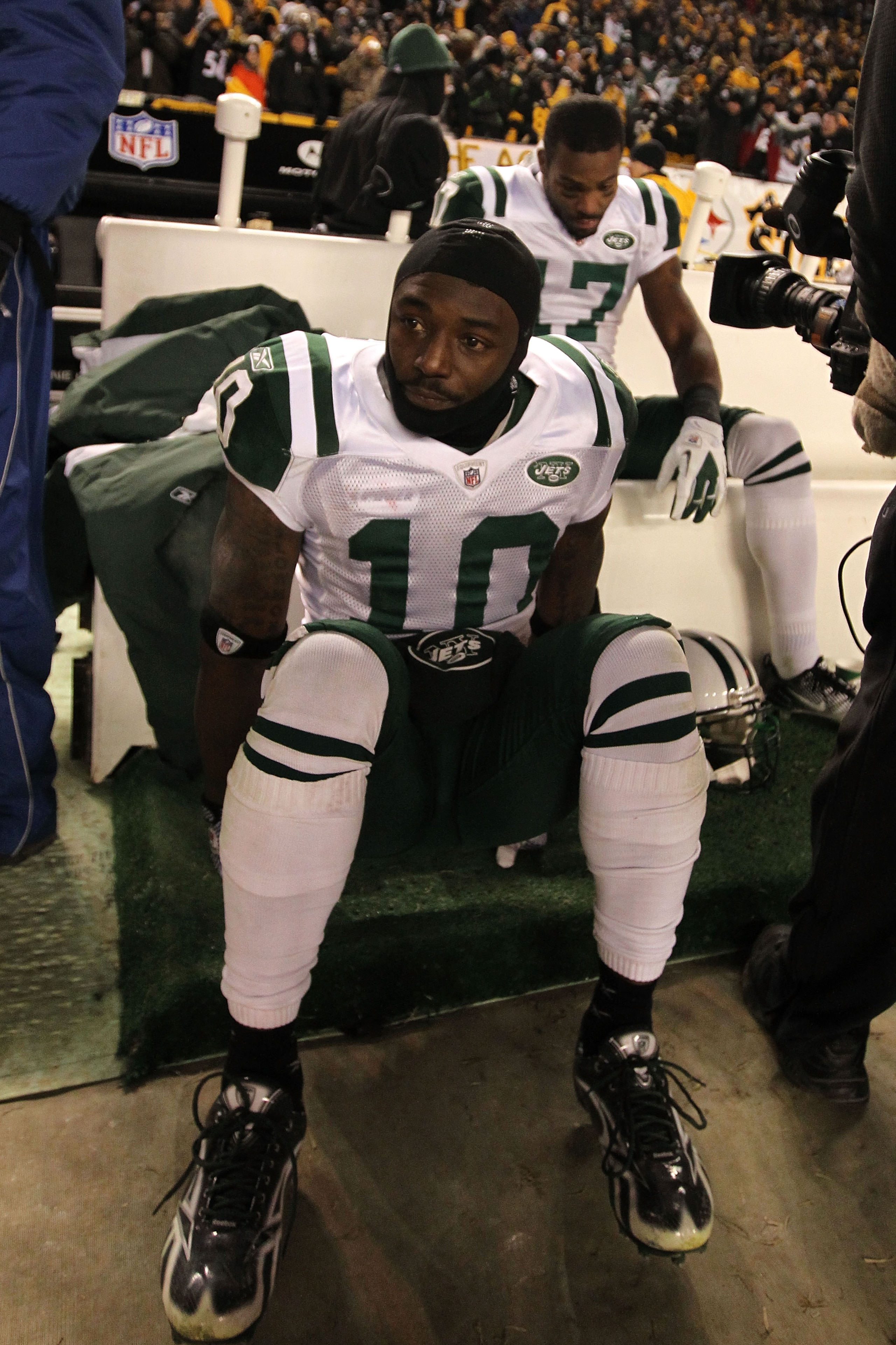 PITTSBURGH, PA - JANUARY 23:  Santonio Holmes #10 of the New York Jets sits dejected after being defeated 24 to 19 by the Pittsburgh Steelers in the 2011 AFC Championship game at Heinz Field on January 23, 2011 in Pittsburgh, Pennsylvania.  (Photo by Al B