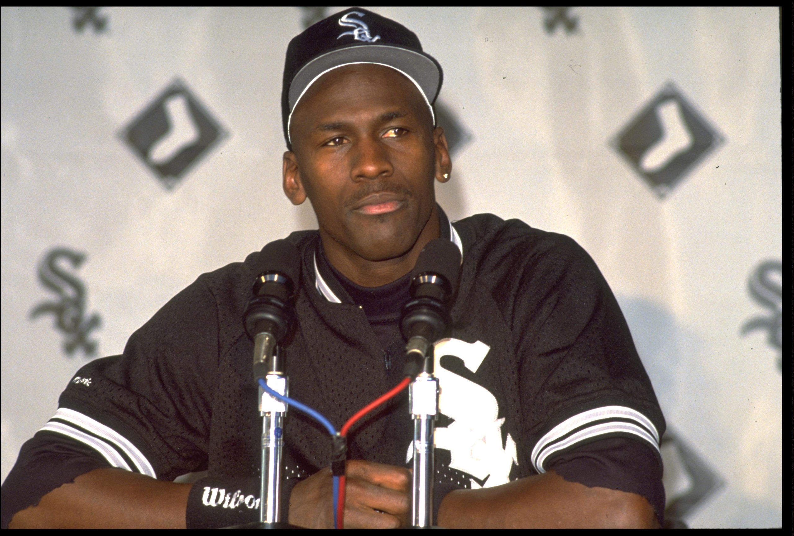 7 Feb 1994: CHICAGO WHITE SOX OUTFIELDER MICHAEL JORDAN SPEAKS AT A WHITE SOX PRESS CONFERENCE. 7 Feb 1994: CHICAGO WHITE SOX OUTFIELDER MICHAEL JORDAN SPEAKS AT A WHITE SOX PRESS CONFERENCE.