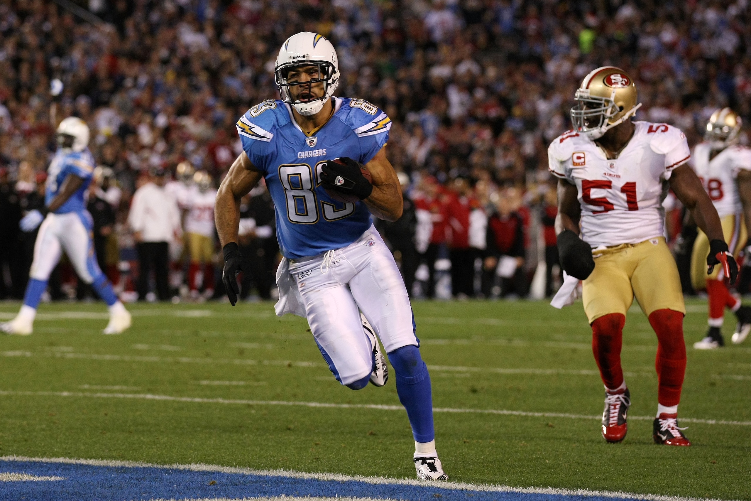 SAN DIEGO, CA - DECEMBER 16: Wide receiver Vincent Jackson #83 of the San Diego Chargers scores a touchdown on an 11-yard pass in the second quarter against the San Francisco 49ers at Qualcomm Stadium on December 16, 2010 in San Diego, California. (Phot SAN DIEGO, CA - DECEMBER 16: Wide receiver Vincent Jackson #83 of the San Diego Chargers scores a touchdown on an 11-yard pass in the second quarter against the San Francisco 49ers at Qualcomm Stadium on December 16, 2010 in San Diego, California. (Phot