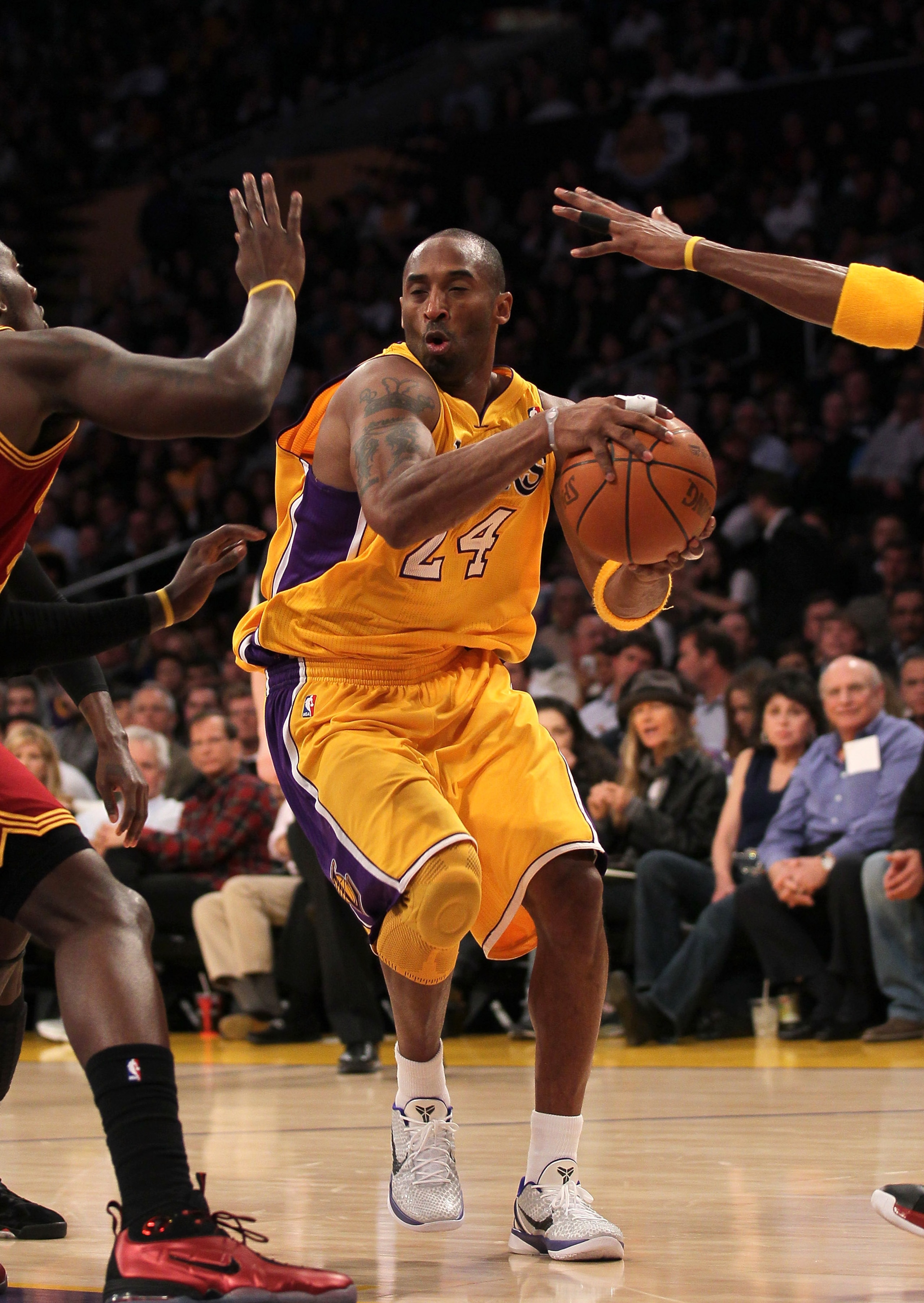LOS ANGELES, CA - JANUARY 11:  Kobe Bryant #24 of the Los Angeles Lakers drives against the Cleveland Cavaliers at Staples Center on January 11, 2011 in Los Angeles, California.  The Lakers won 112-57.  NOTE TO USER: User expressly acknowledges and agrees