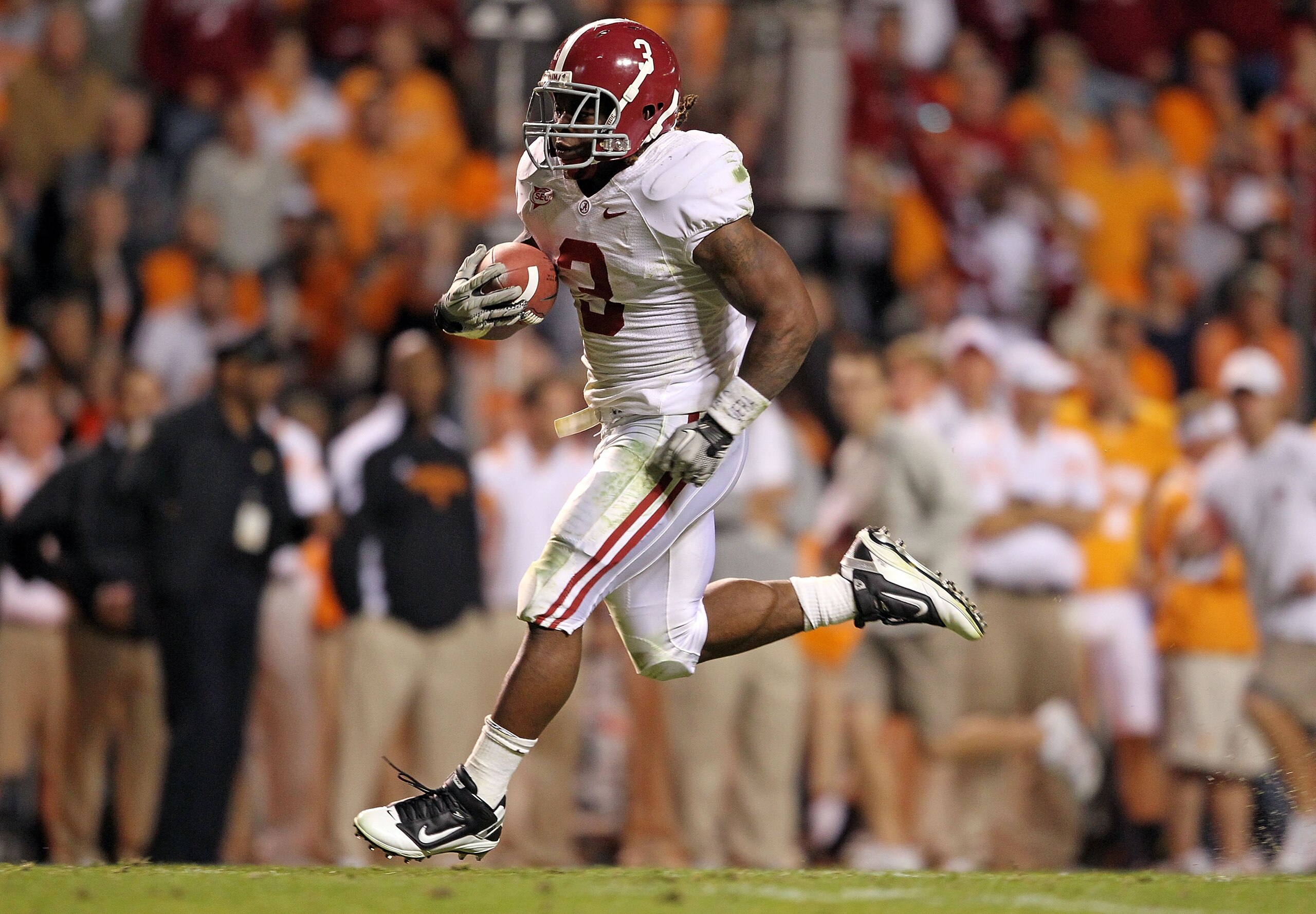 KNOXVILLE, TN - OCTOBER 23: Trent Richardson #3 of the Alabama Crimson Tide runs for a touchdown during the SEC game against the Tennessee Volunteers at Neyland Stadium on October 23, 2010 in Knoxville, Tennessee. (Photo by Andy Lyons/Getty Images) KNOXVILLE, TN - OCTOBER 23: Trent Richardson #3 of the Alabama Crimson Tide runs for a touchdown during the SEC game against the Tennessee Volunteers at Neyland Stadium on October 23, 2010 in Knoxville, Tennessee. (Photo by Andy Lyons/Getty Images)