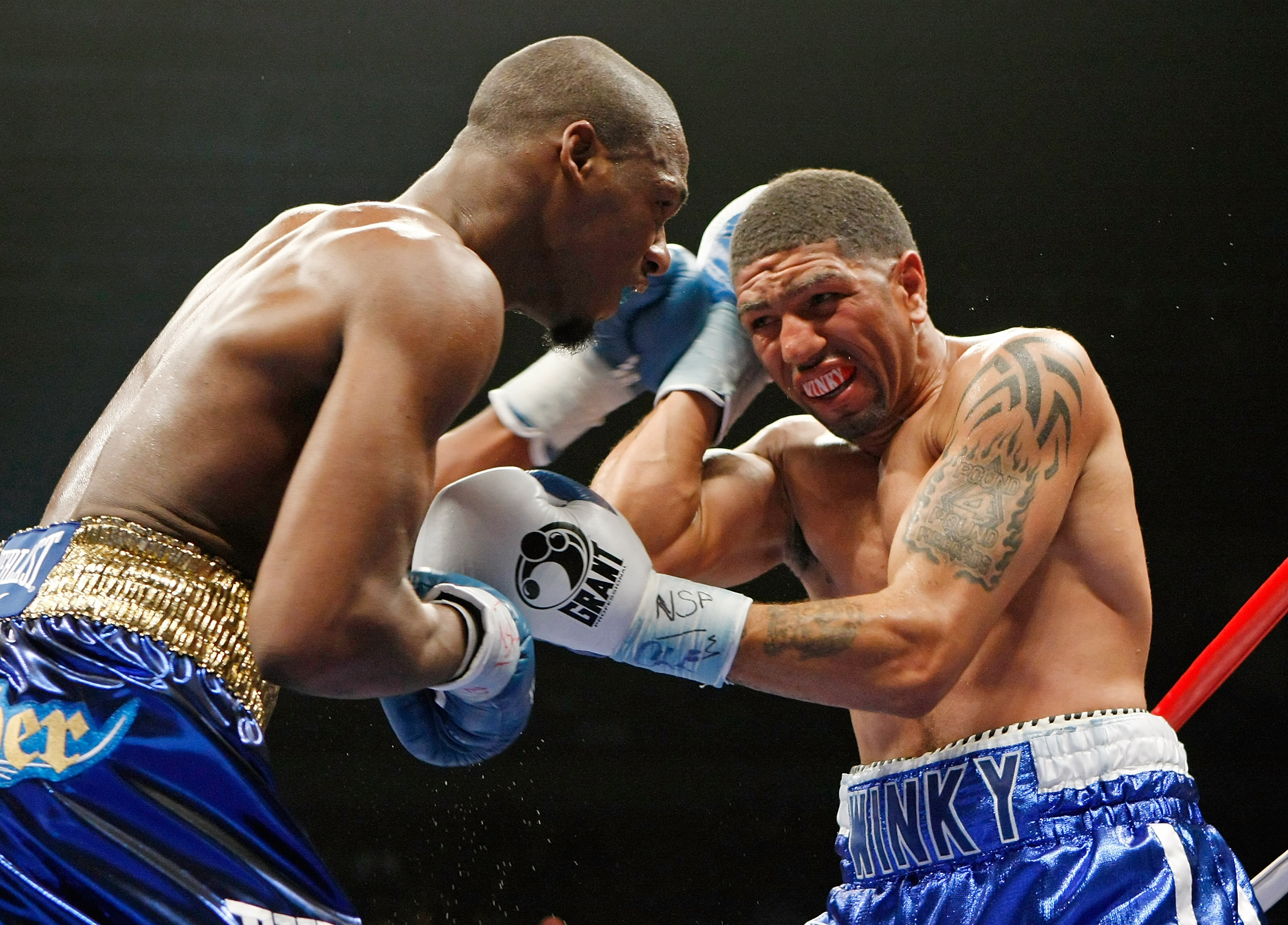 LAS VEGAS - APRIL 11:  Paul Williams (L) and Winky Wright trade blows in the fourth round of their middleweight bout at the Mandalay Bay Events Center April 11, 2009 in Las Vegas, Nevada. Williams won by unanimous decision.  (Photo by Ethan Miller/Getty I