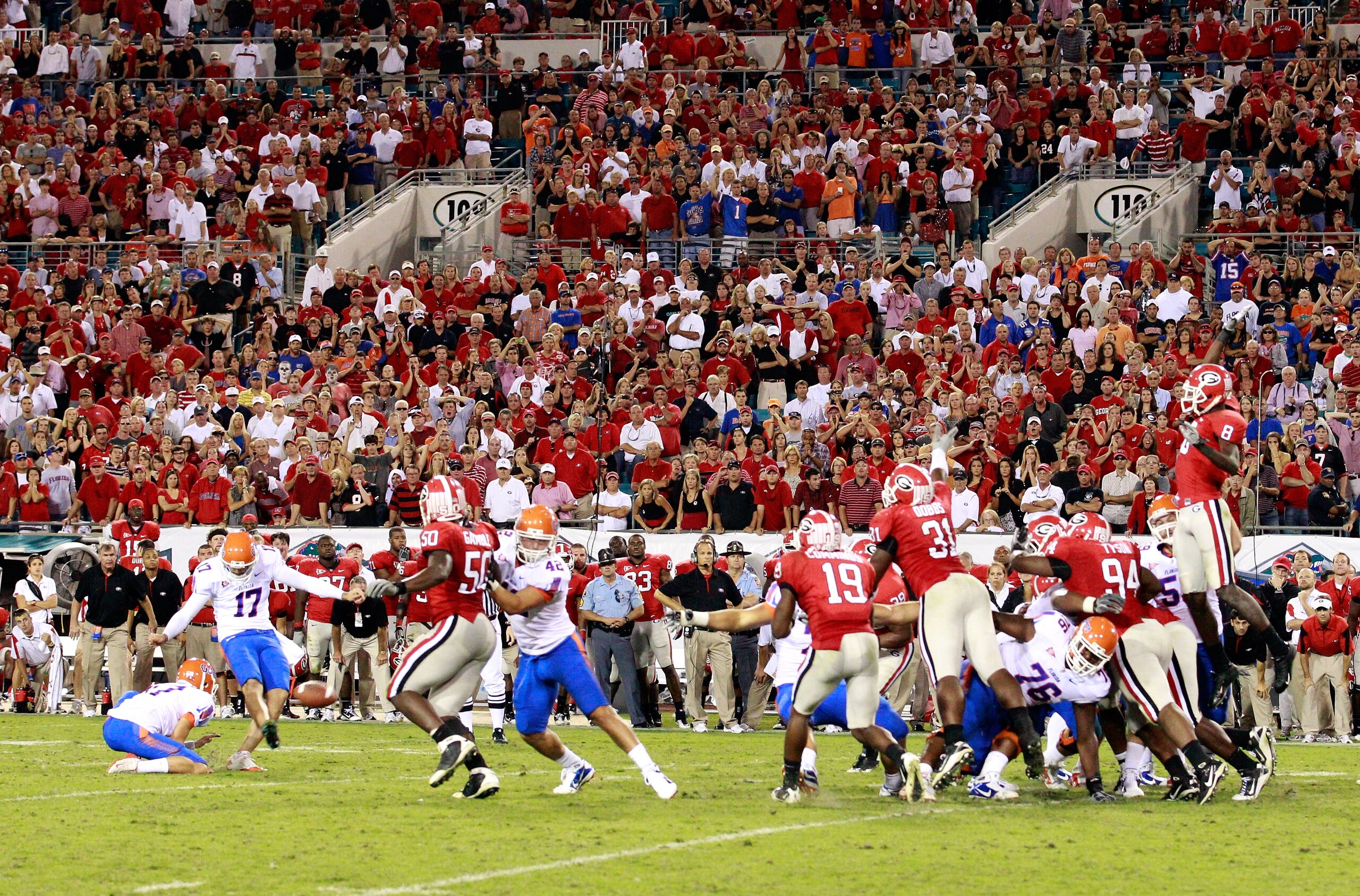 JACKSONVILLE, FL - OCTOBER 30: Chas Henry #17 of the Florida Gators attempts a game winning field goal against the Georgia Bulldogs at EverBank Field on October 30, 2010 in Jacksonville, Florida. (Photo by Sam Greenwood/Getty Images) JACKSONVILLE, FL - OCTOBER 30: Chas Henry #17 of the Florida Gators attempts a game winning field goal against the Georgia Bulldogs at EverBank Field on October 30, 2010 in Jacksonville, Florida. (Photo by Sam Greenwood/Getty Images)