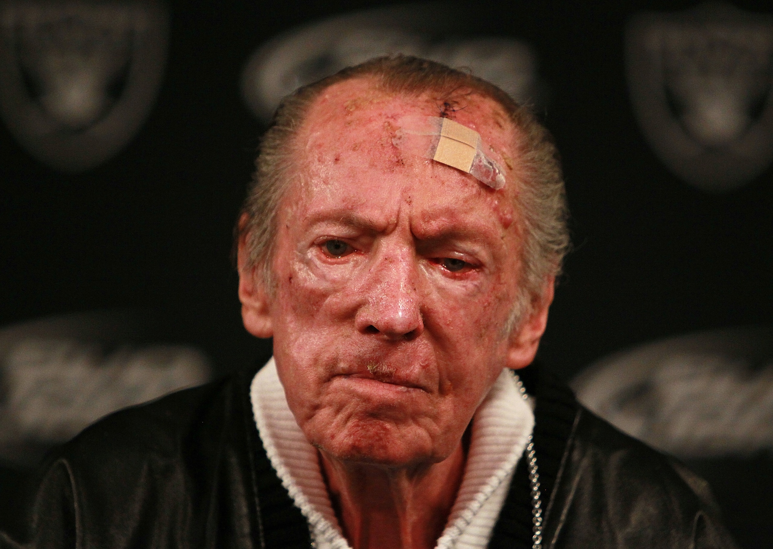 ALAMEDA, CA - JANUARY 18:  Oakland Raiders owner Al Davis pauses as he speaks to reporters after introducing Hue Jackson as the new head coach of the Oakland Raiders on January 18, 2011 in Alameda, California.  Hue Jackson was introduced as the new coach