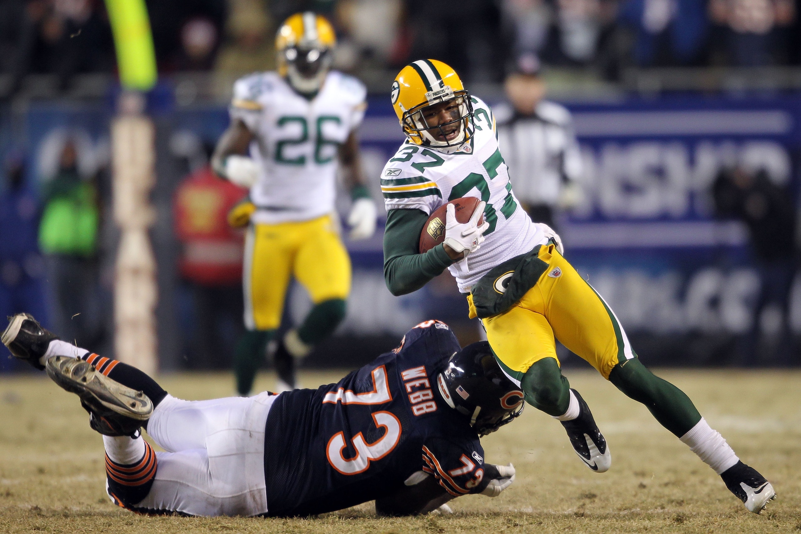 CHICAGO, IL - JANUARY 23:  Sam Shields #37 of the Green Bay Packers intercepts the game's final pass and runs for 32-yards to seal the 21-14 victory for the Packers against the Chicago Bears in the NFC Championship Game at Soldier Field on January 23, 201