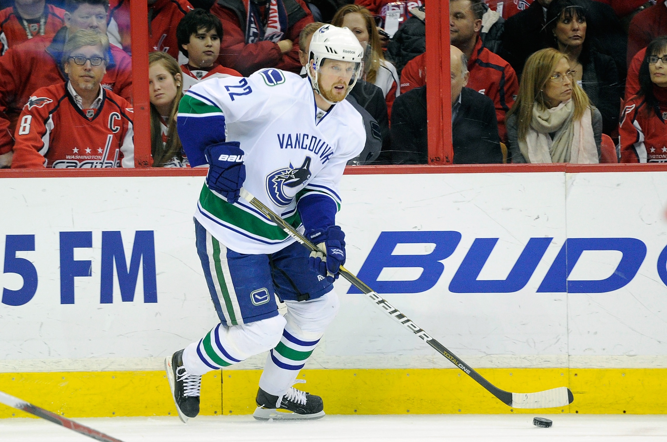 WASHINGTON, DC - JANUARY 14:  Daniel Sedin #22 of the Vancouver Canucks handles the puck against the Washington Capitals at the Verizon Center on January 14, 2011 in Washington, DC. The Canucks won the game 4-2.  (Photo by Greg Fiume/Getty Images)