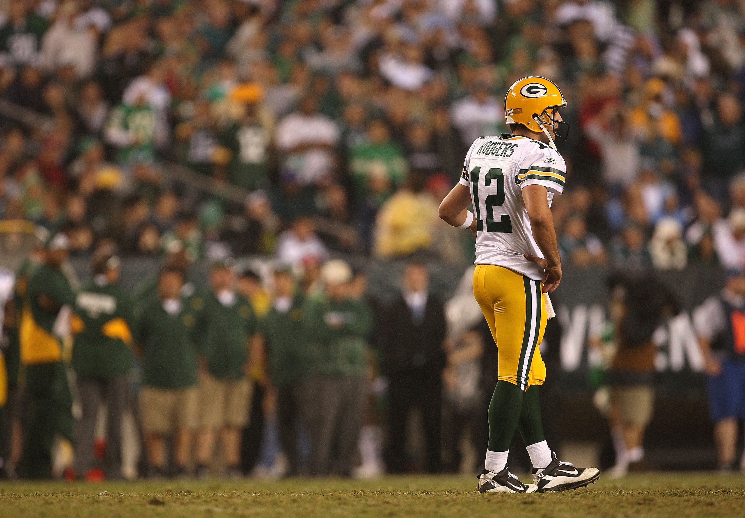 PHILADELPHIA - SEPTEMBER 12:  Aaron Rodgers #12 of the Green Bay Packers waits for a call during a game against the Philadelphia Eagles at Lincoln Financial Field on September 12, 2010 in Philadelphia, Pennsylvania.  (Photo by Mike Ehrmann/Getty Images)