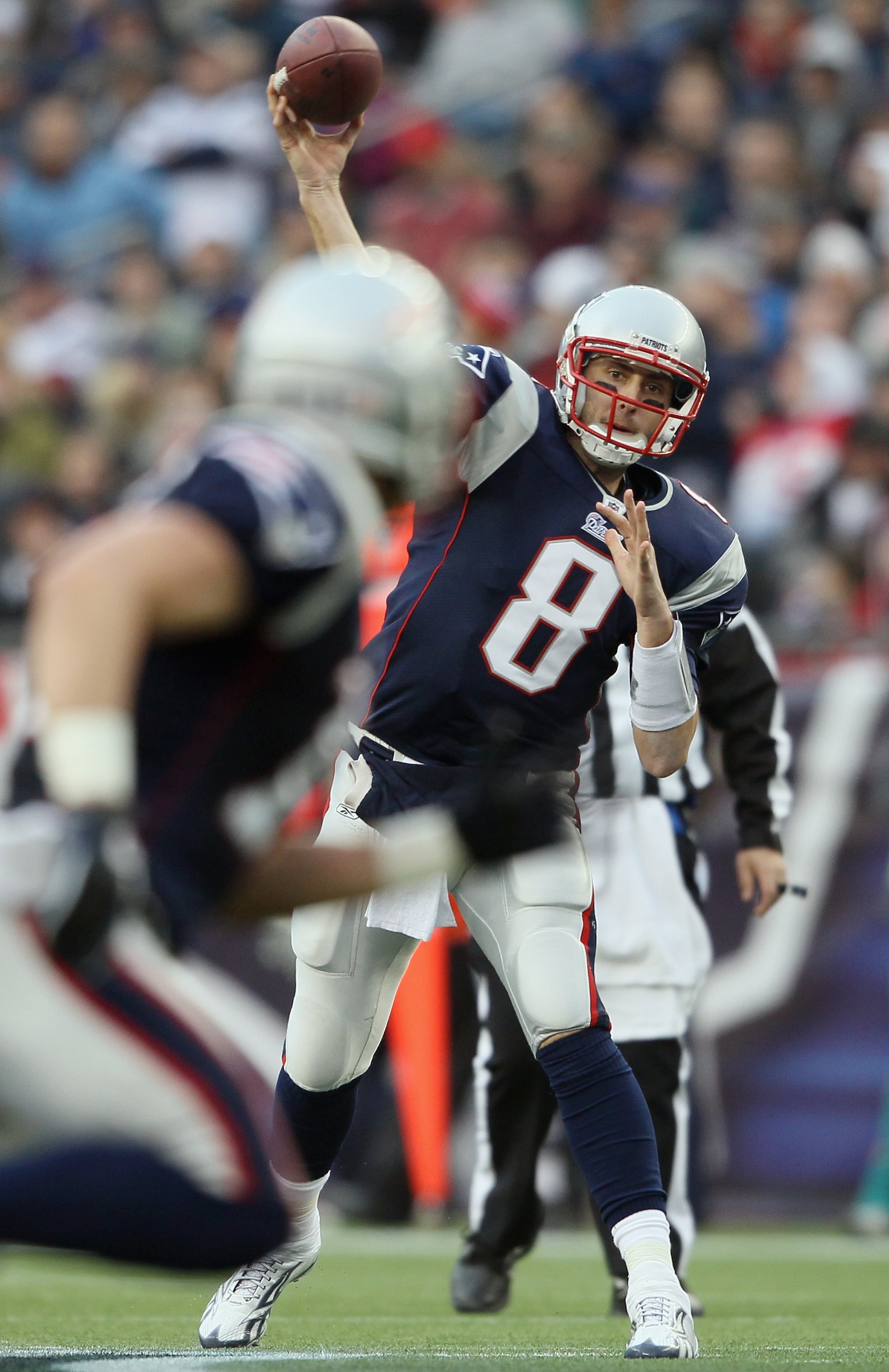 FOXBORO, MA - JANUARY 02:  Brian Hoyer #8 of the New England Patriots passes the ball in the third quarter against the Miami Dolphins on January 2, 2011 at Gillette Stadium in Foxboro, Massachusetts.  (Photo by Elsa/Getty Images)
