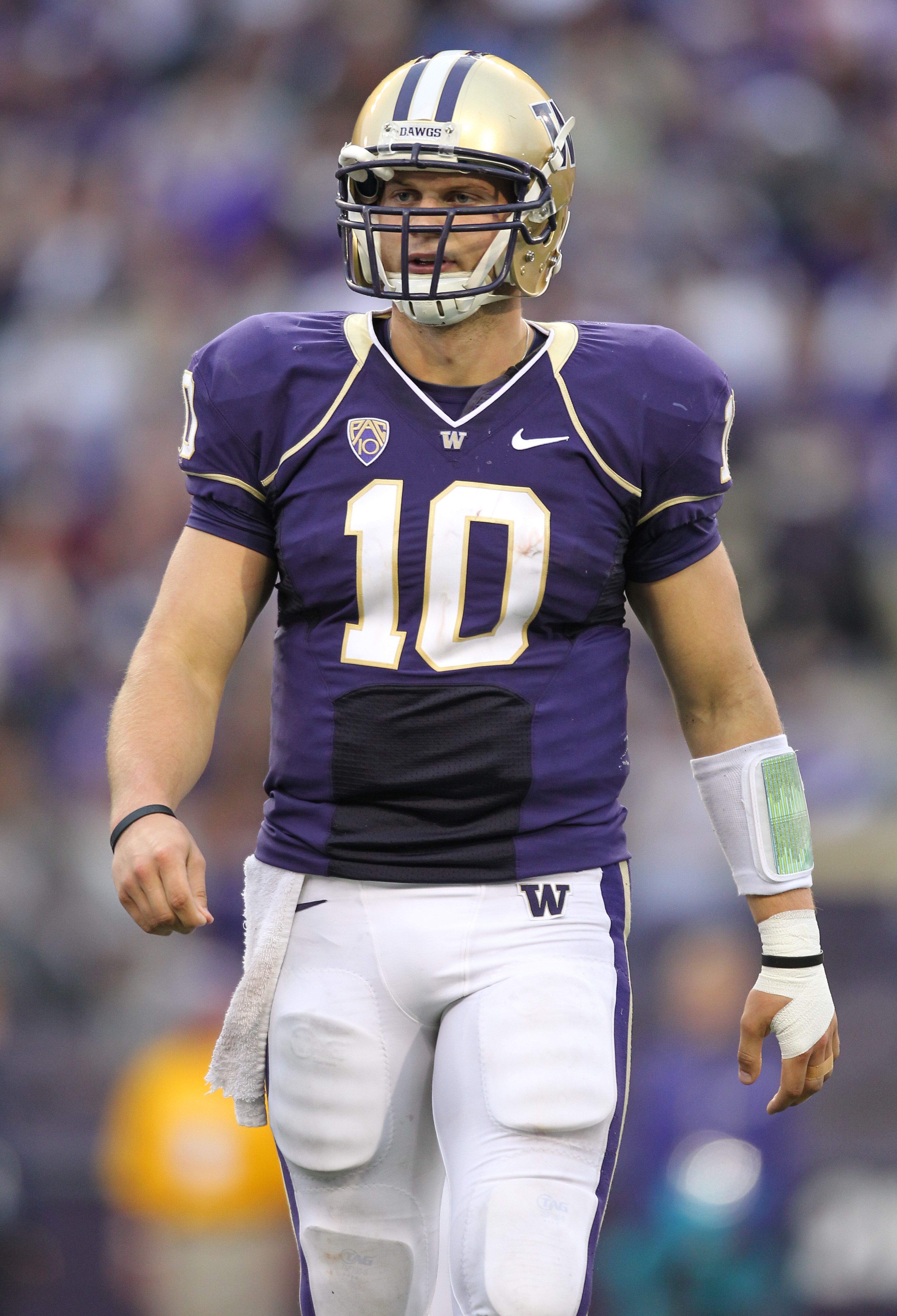 SEATTLE - SEPTEMBER 11: Quarterback Jake Locker #10 of the Washington Huskies looks on against the Syracuse Orange on September 11, 2010 at Husky Stadium in Seattle, Washington. (Photo by Otto Greule Jr/Getty Images) SEATTLE - SEPTEMBER 11: Quarterback Jake Locker #10 of the Washington Huskies looks on against the Syracuse Orange on September 11, 2010 at Husky Stadium in Seattle, Washington. (Photo by Otto Greule Jr/Getty Images)