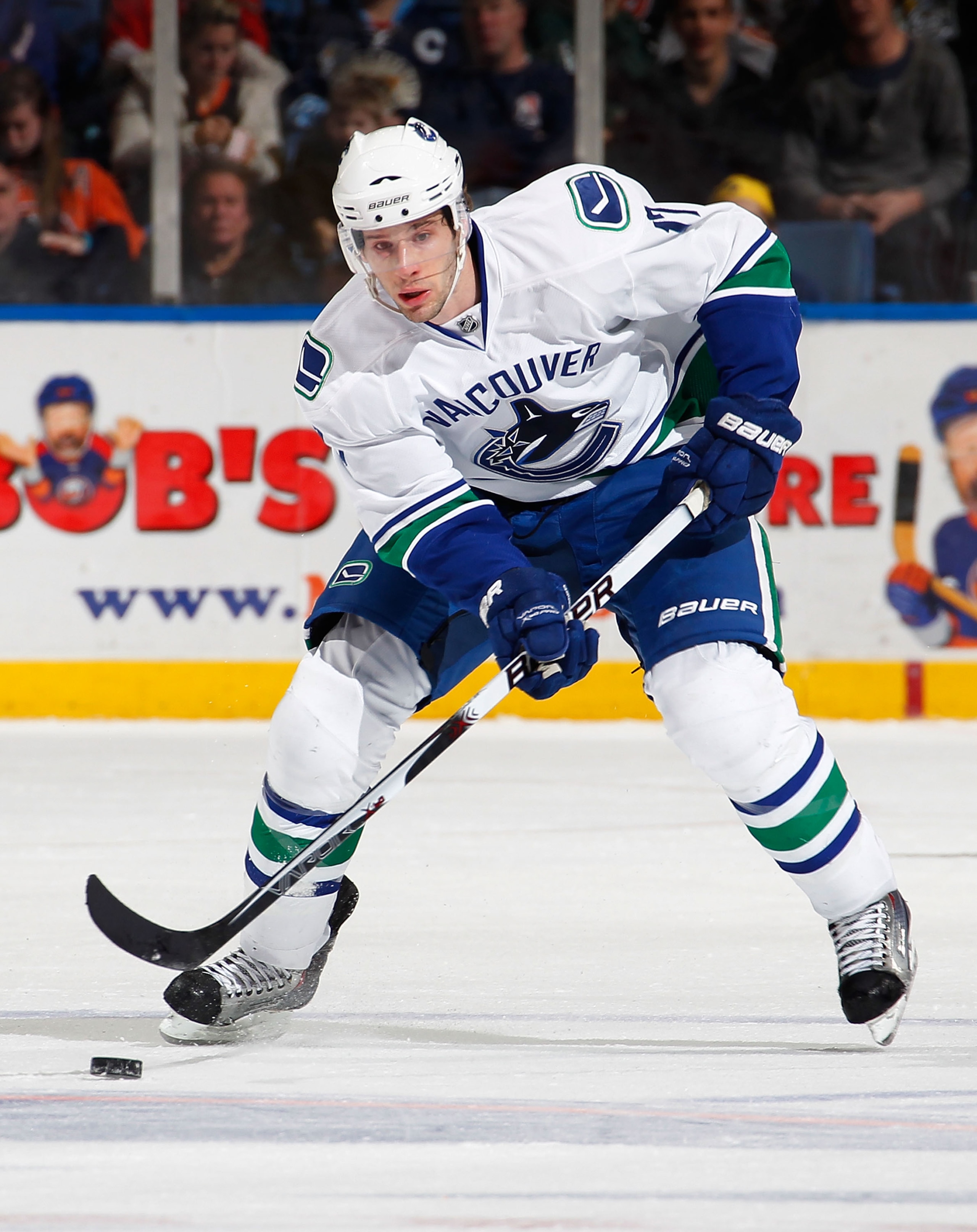 UNIONDALE, NY - JANUARY 11:  Ryan Kesler #17 of the Vancouver Canucks skates during an NHL game against the New York Islanders at Nassau Coliseum on January 11, 2011 in Uniondale, New York.  (Photo by Paul Bereswill/Getty Images)