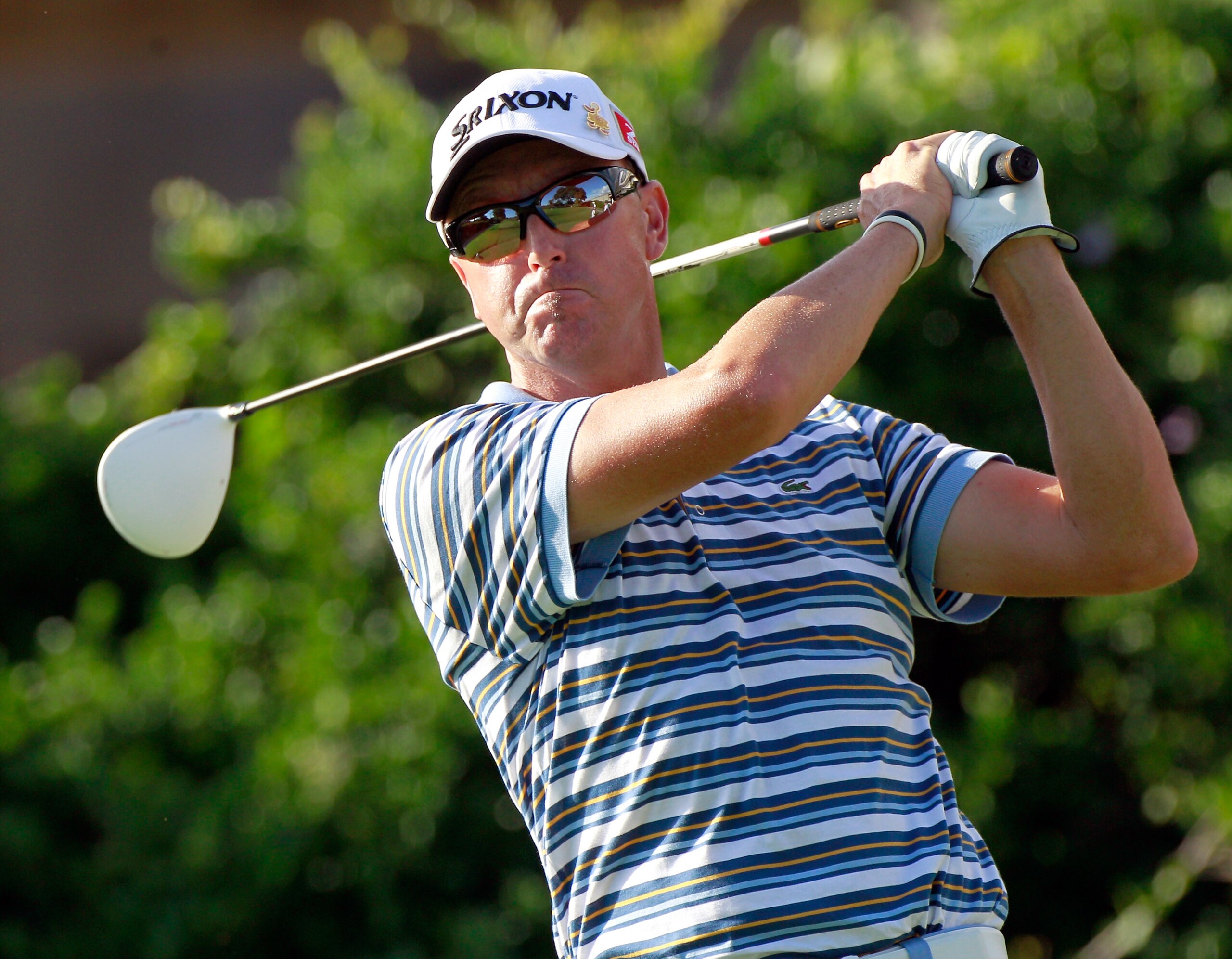 HONOLULU, HI - JANUARY 14:  Robert Allenby of Australia hits a shot during the first round of the Sony Open at Waialae Country Club on January 14, 2011 in Honolulu, Hawaii.  (Photo by Sam Greenwood/Getty Images)