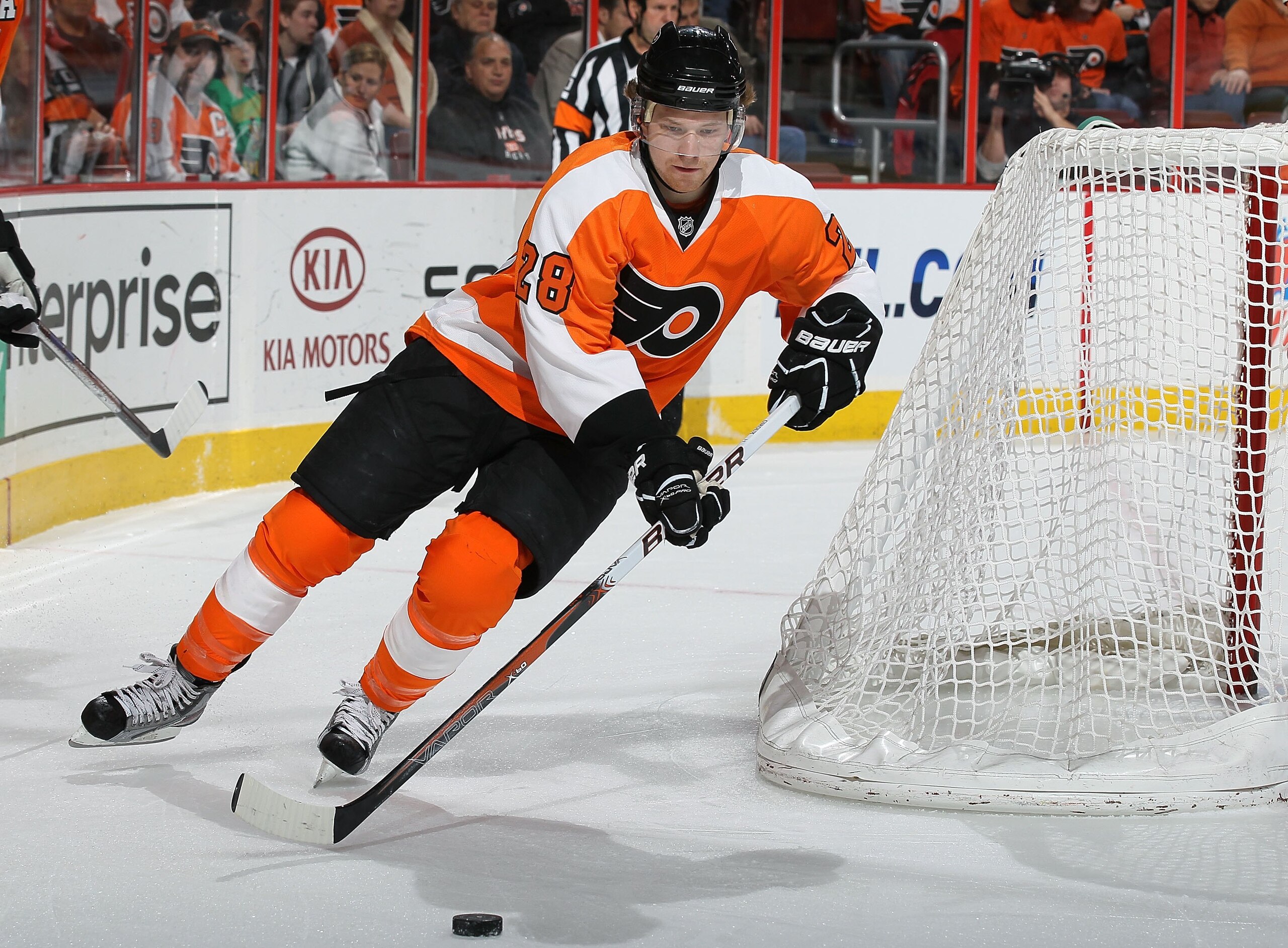 PHILADELPHIA, PA - JANUARY 20: Claude Giroux #28 of the Philadelphia Flyers skates against the Ottawa Senators on January 20, 2011 at Wells Fargo Center in Philadelphia, Pennsylvania.  (Photo by Jim McIsaac/Getty Images)