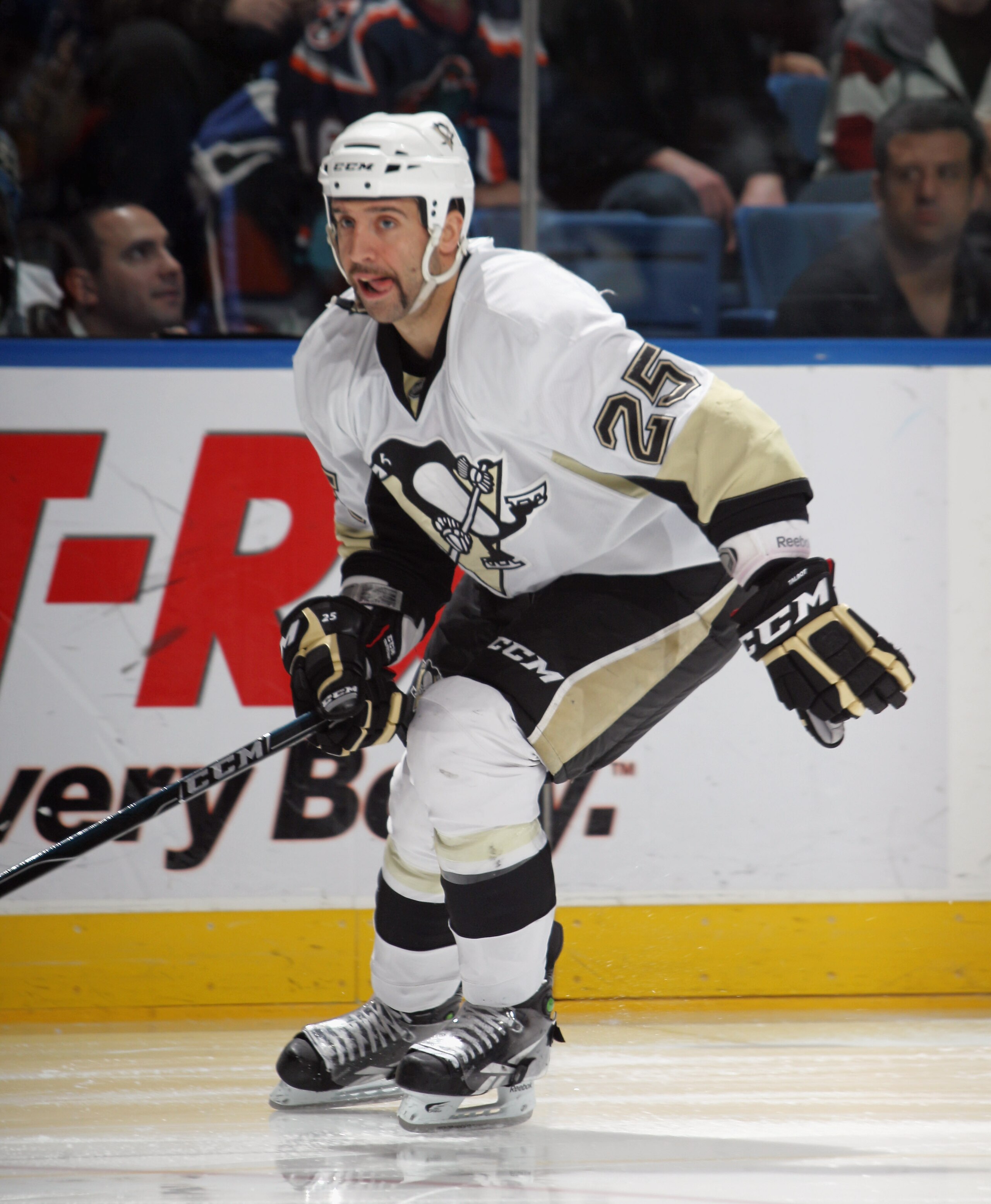 UNIONDALE, NY - DECEMBER 29:  Maxime Talbot #25 of the Pittsburgh Penguins against the New York Islanders at the Nassau Coliseum on December 29, 2010 in Uniondale, New York. The Islanders defeated the Penguins 2-1 in the shootout.  (Photo by Bruce Bennett