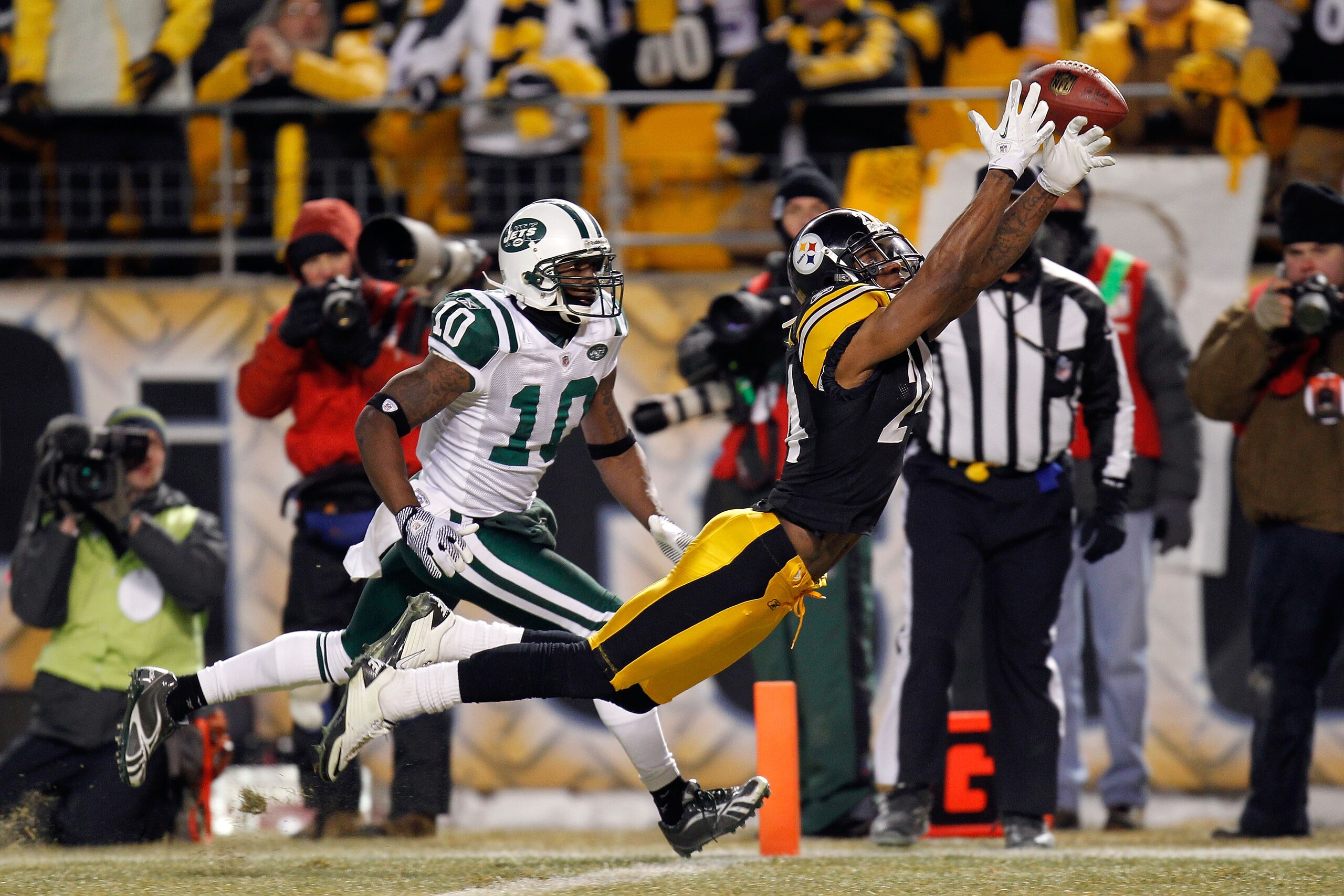 PITTSBURGH, PA - JANUARY 23: Ike Taylor #24 of the Pittsburgh Steelers attempts to intercept the ball intended for Santonio Holmes #10 of the New York Jets during the 2011 AFC Championship game at Heinz Field on January 23, 2011 in Pittsburgh, Pennsylvan PITTSBURGH, PA - JANUARY 23: Ike Taylor #24 of the Pittsburgh Steelers attempts to intercept the ball intended for Santonio Holmes #10 of the New York Jets during the 2011 AFC Championship game at Heinz Field on January 23, 2011 in Pittsburgh, Pennsylvan