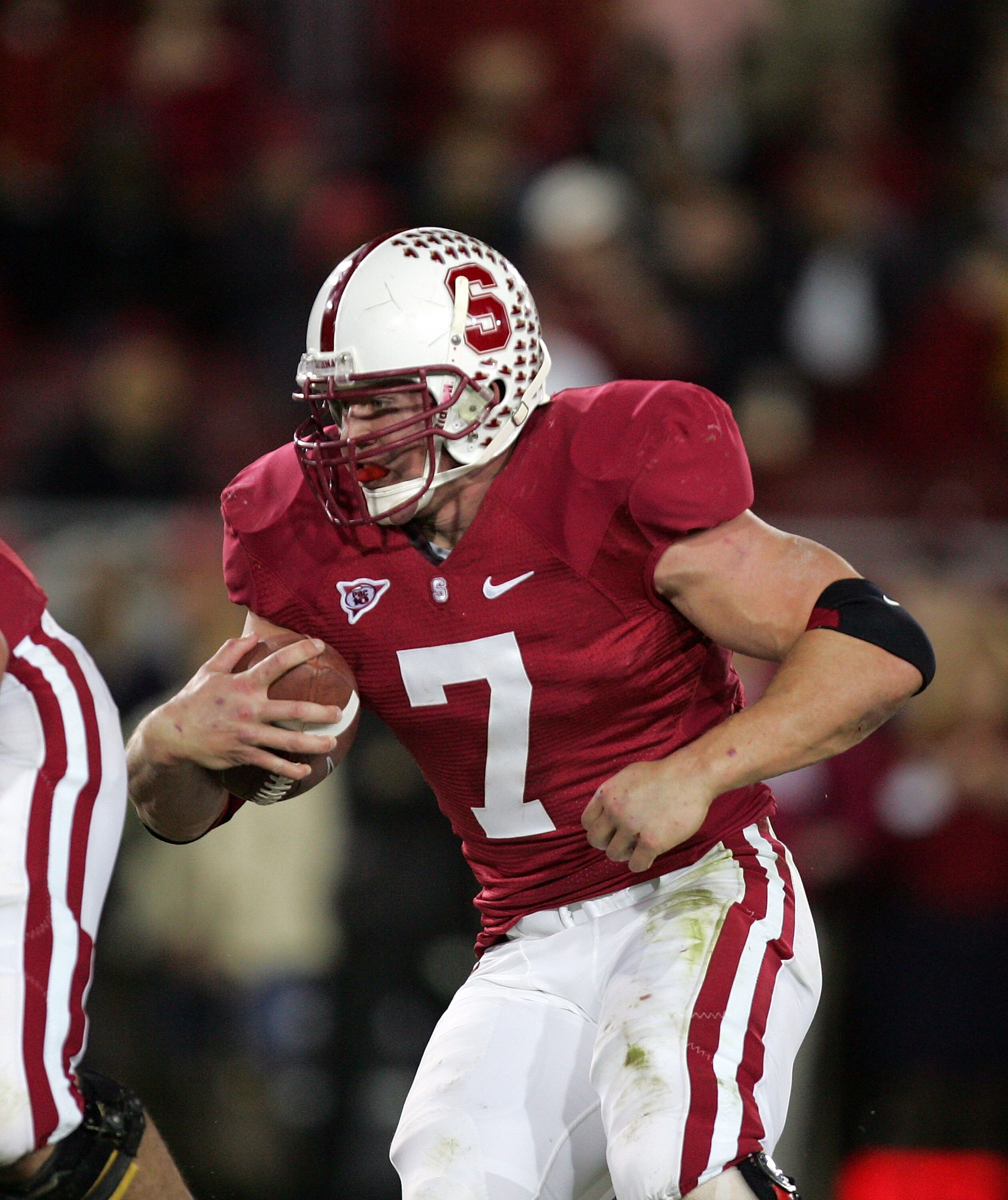 PALO ALTO, CA - NOVEMBER 28:  Toby Gerhart #7 of the Stanford Cardinal runs with the ball during their game against the Notre Dame Fighting Irish at Stanford Stadium on November 28, 2009 in Palo Alto, California.  (Photo by Ezra Shaw/Getty Images)