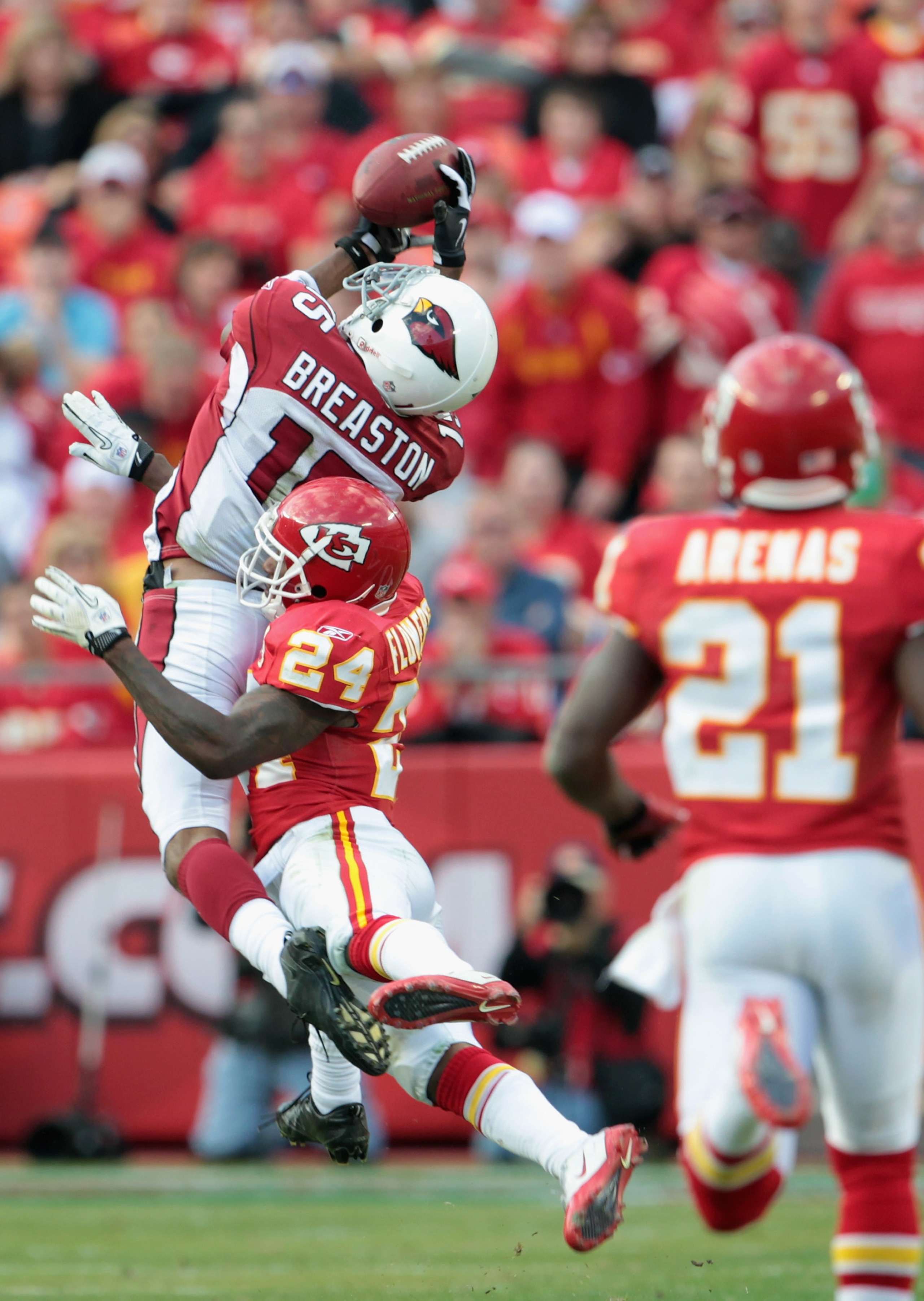 KANSAS CITY, MO - NOVEMBER 21:  Receiver Steve Breaston #15 of the Arizona Cardinals makes a catch as Brandon Flowers #24 of the Kansas City Chiefs defends during the game on November 21, 2010 at Arrowhead Stadium in Kansas City, Missouri.  (Photo by Jami
