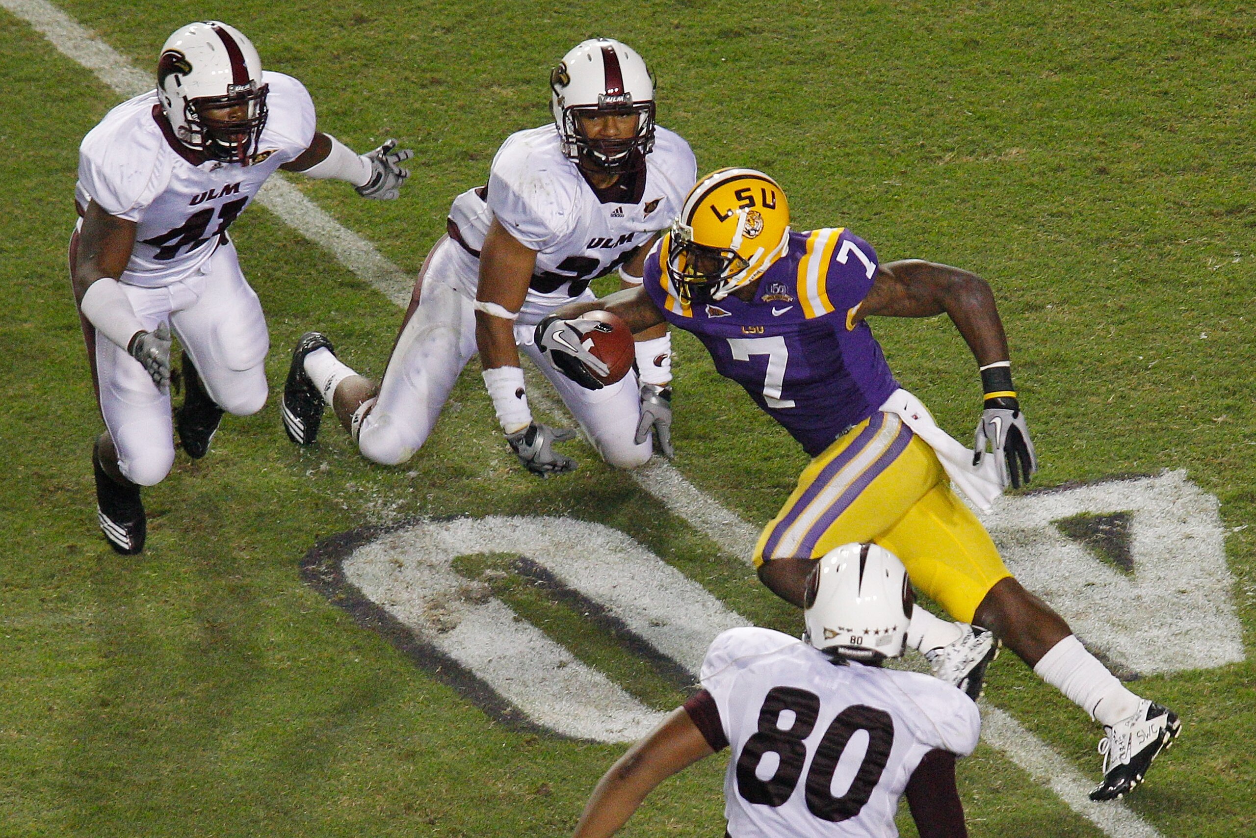 BATON ROUGE, LA - NOVEMBER 13: Patrick Peterson #7 of the Louisiana State University Tigers runs through the defense of the University of Louisiana-Monroe Warhawks at Tiger Stadium on November 13, 2010 in Baton Rouge, Louisiana. The Tigers defeated the BATON ROUGE, LA - NOVEMBER 13: Patrick Peterson #7 of the Louisiana State University Tigers runs through the defense of the University of Louisiana-Monroe Warhawks at Tiger Stadium on November 13, 2010 in Baton Rouge, Louisiana. The Tigers defeated the