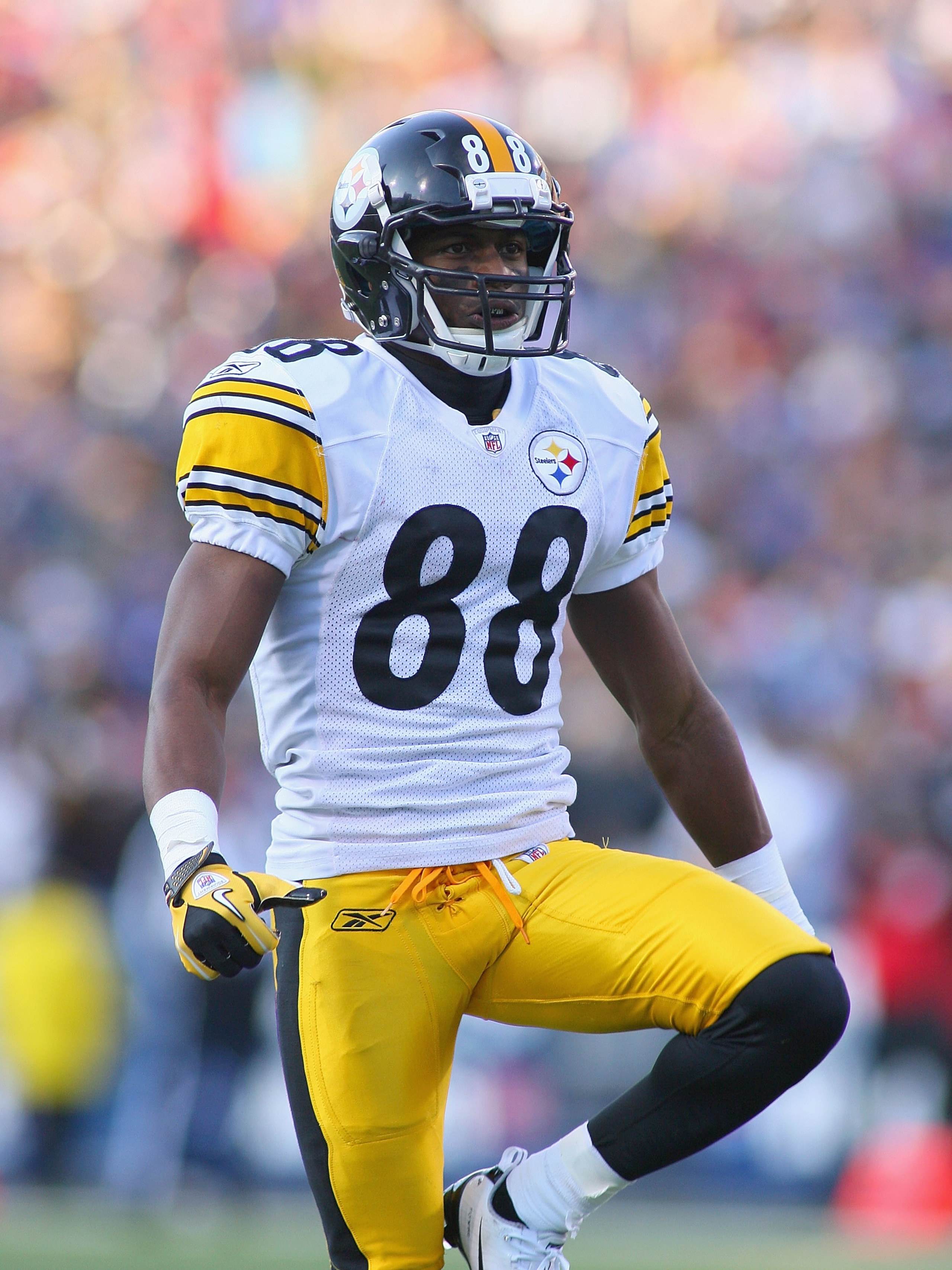 ORCHARD PARK, NY - NOVEMBER 28: Emmanuel Sanders #88 of the Pittsburgh Steelers readies for a kickoff against the Buffalo Bills at Ralph Wilson Stadium on November 28, 2010 in Orchard Park, New York. Pittsburgh won 19-16 in overtime. (Photo by Rick Stew ORCHARD PARK, NY - NOVEMBER 28: Emmanuel Sanders #88 of the Pittsburgh Steelers readies for a kickoff against the Buffalo Bills at Ralph Wilson Stadium on November 28, 2010 in Orchard Park, New York. Pittsburgh won 19-16 in overtime. (Photo by Rick Stew