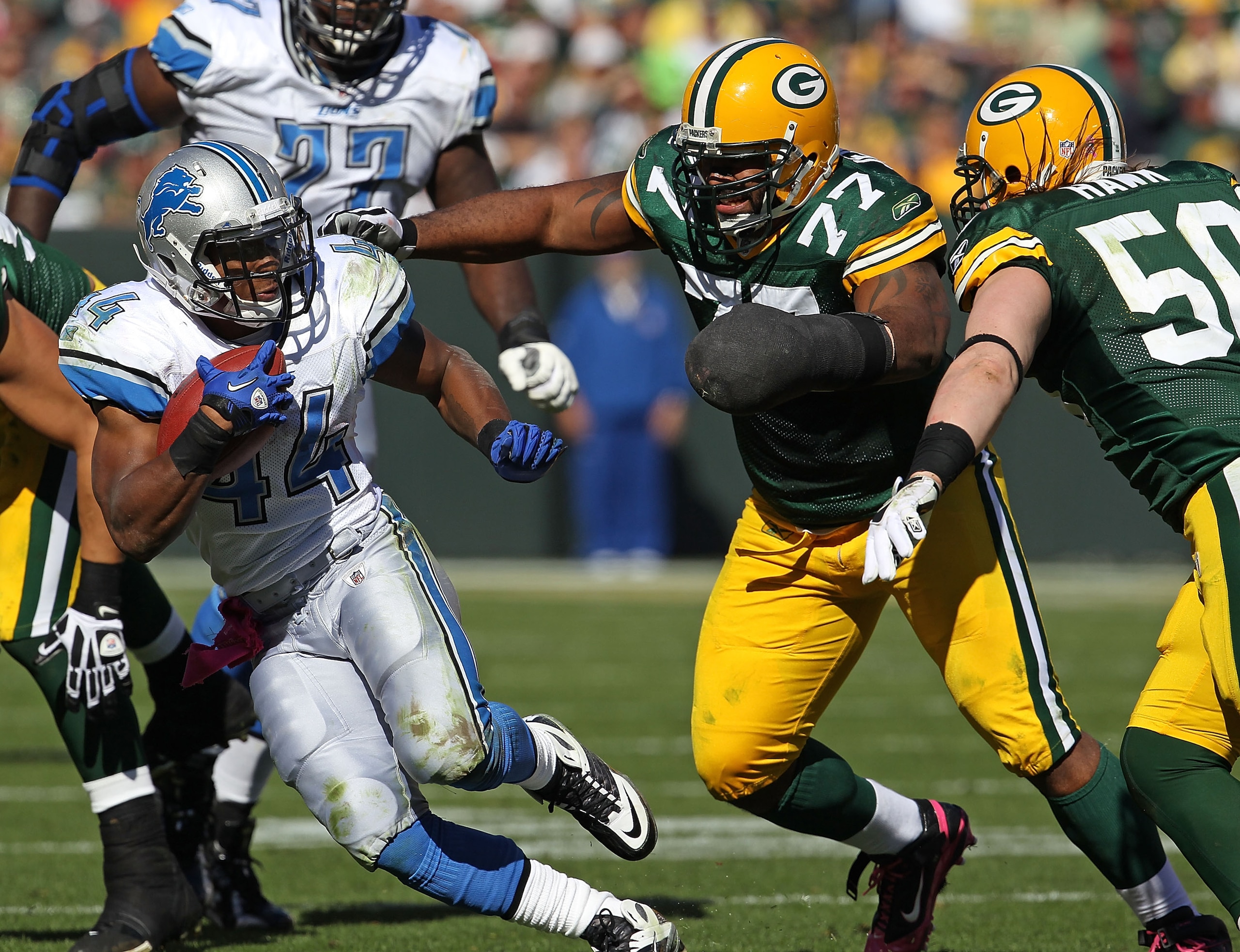 GREEN BAY, WI - OCTOBER 03: Jahvid Best #44 of the Detroit Lions moves to avoid Cullen Jenkins #77 and A.J. Hawk #50 of the Green Bay Packers at Lambeau Field on October 3, 2010 in Green Bay, Wisconsin. The Packers defeated the Lions 28-26. (Photo by Jona GREEN BAY, WI - OCTOBER 03: Jahvid Best #44 of the Detroit Lions moves to avoid Cullen Jenkins #77 and A.J. Hawk #50 of the Green Bay Packers at Lambeau Field on October 3, 2010 in Green Bay, Wisconsin. The Packers defeated the Lions 28-26. (Photo by Jona