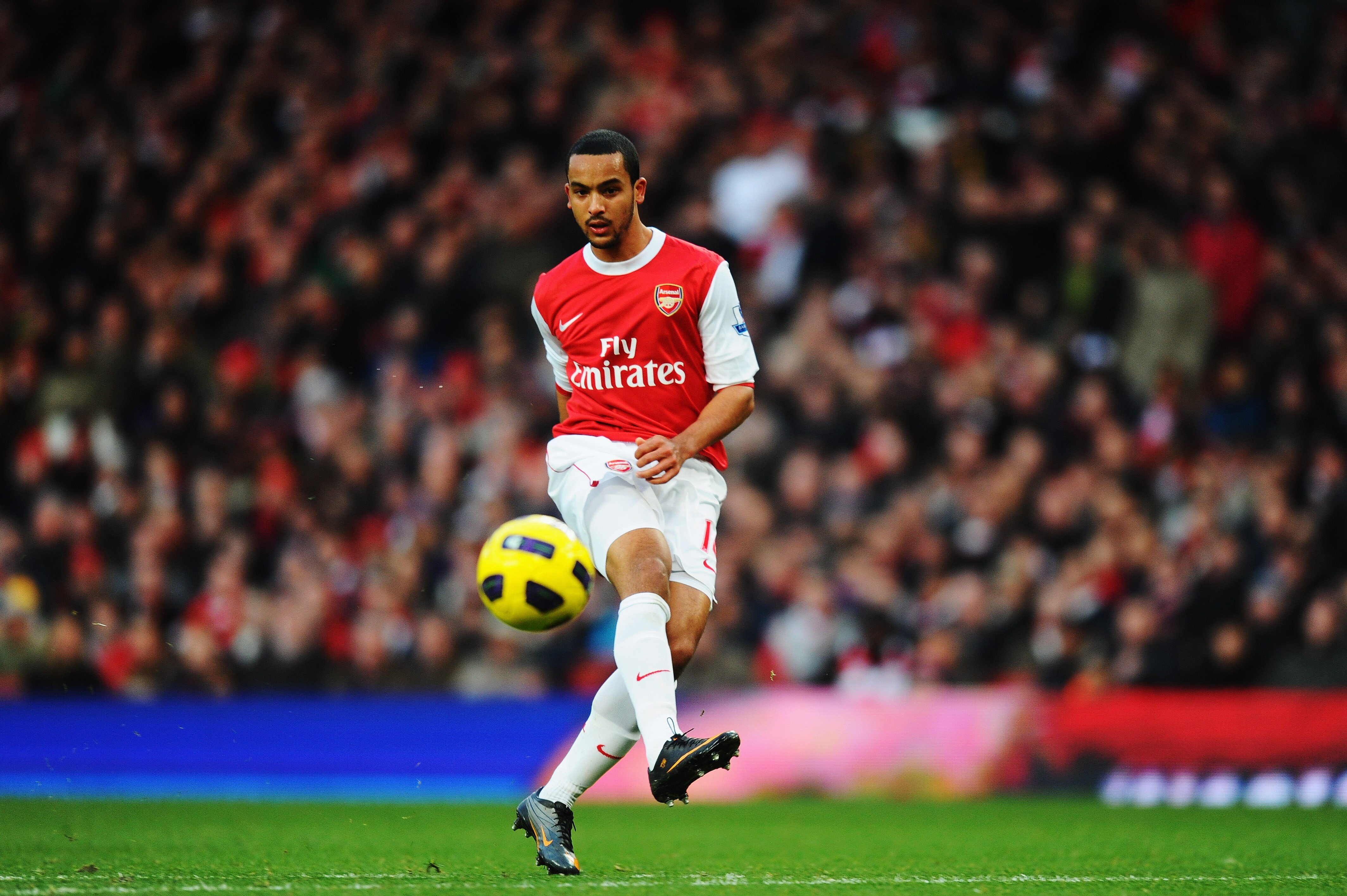 LONDON, UNITED KINGDOM - JANUARY 22:  Theo Walcott of Arsenal runs with the ball during the Barclays Premier League match between Arsenal and Wigan Athletic at the Emirates Stadium on January 22, 2011 in London, England.  (Photo by Mike Hewitt/Getty Image