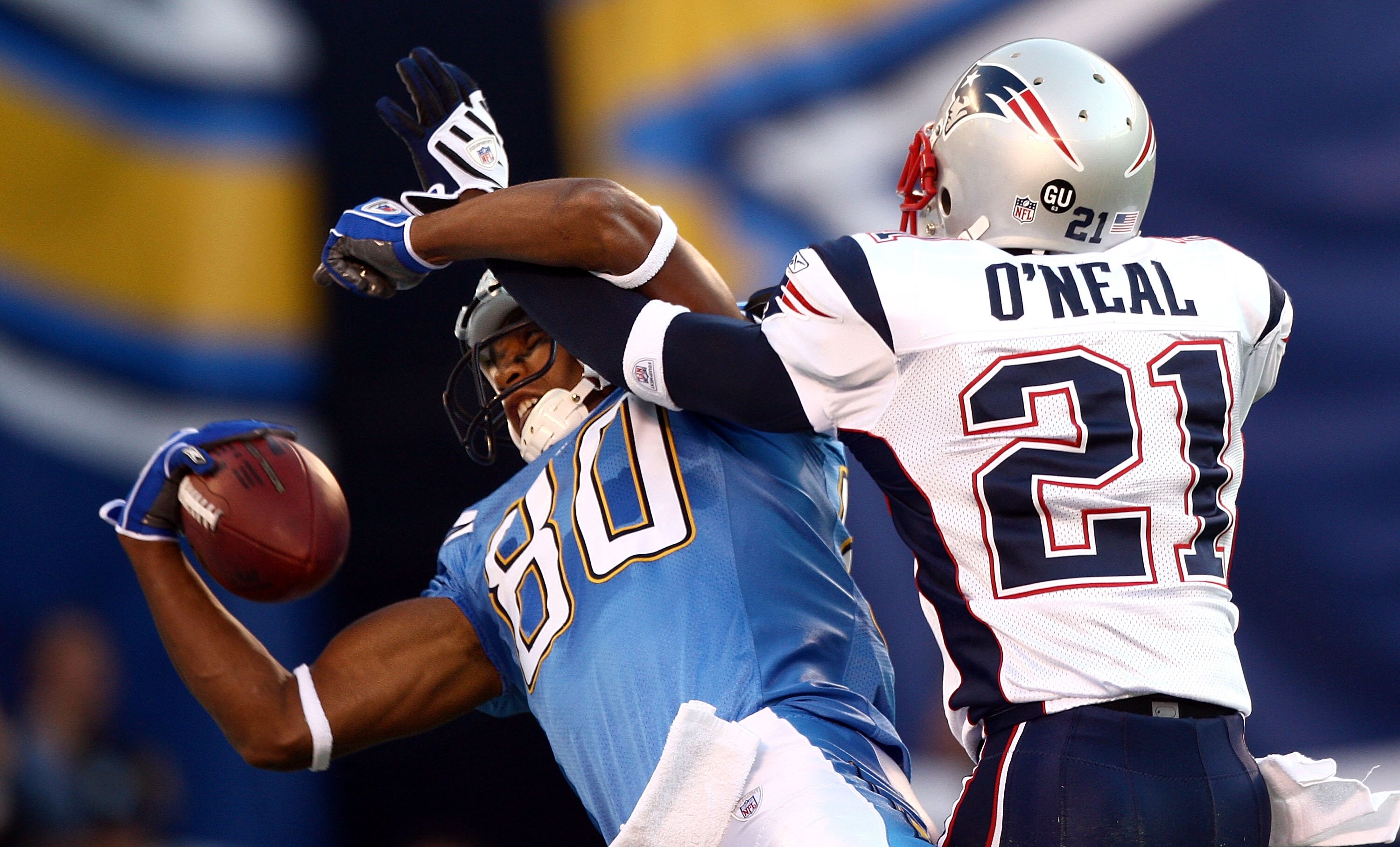 SAN DIEGO - OCTOBER 12:  Wide Receiver Malcom Floyd #80 of the San Diego Chargers catches a touchdown pass against the defense of Cornerback Deltha O'Neal #21 of the New England Patriots during the first half of their NFL Game on October 12, 2008 at Qualc