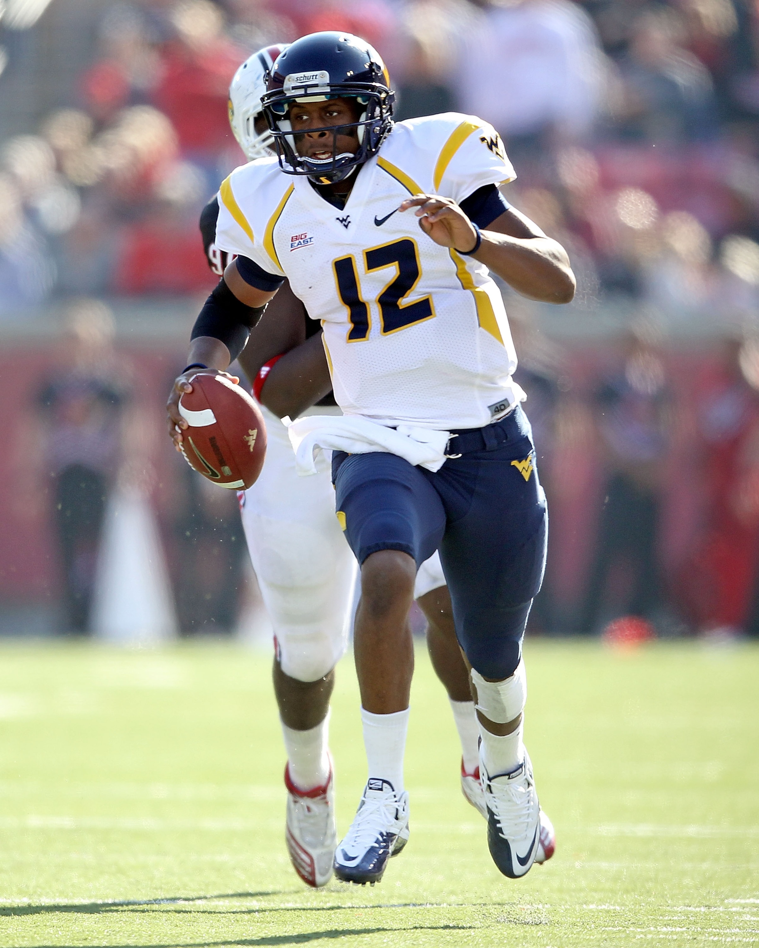 LOUISVILLE, KY - NOVEMBER 20: Geno Smith#12 of the West Virginia Mountaineers runs with the ball during the Big East Conference game against the Louisville Cardinals at Papa John's Cardinal Stadium on November 20, 2010 in Louisville, Kentucky. (Photo by LOUISVILLE, KY - NOVEMBER 20: Geno Smith#12 of the West Virginia Mountaineers runs with the ball during the Big East Conference game against the Louisville Cardinals at Papa John's Cardinal Stadium on November 20, 2010 in Louisville, Kentucky. (Photo by