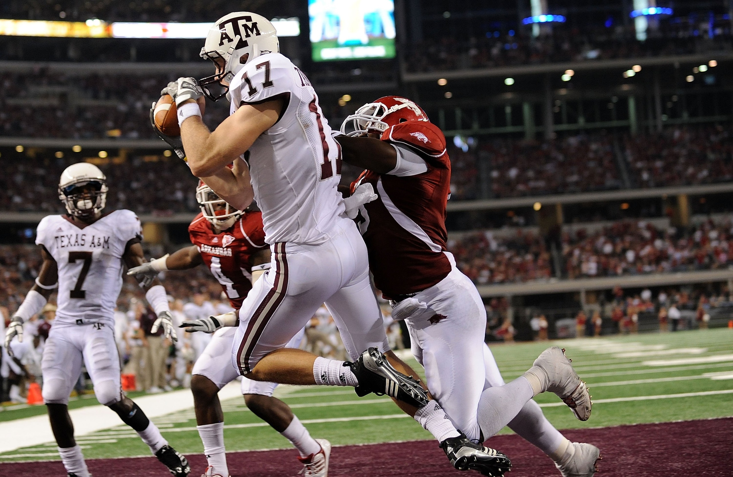 ARLINGTON, TX - OCTOBER 03: Wide receiver Ryan Tannehill #17 of the Texas A&M Aggies against the Arkansas Razorbacks at Cowboys Stadium on October 3, 2009 in Arlington, Texas. (Photo by Ronald Martinez/Getty Images) ARLINGTON, TX - OCTOBER 03: Wide receiver Ryan Tannehill #17 of the Texas A&M Aggies against the Arkansas Razorbacks at Cowboys Stadium on October 3, 2009 in Arlington, Texas. (Photo by Ronald Martinez/Getty Images)