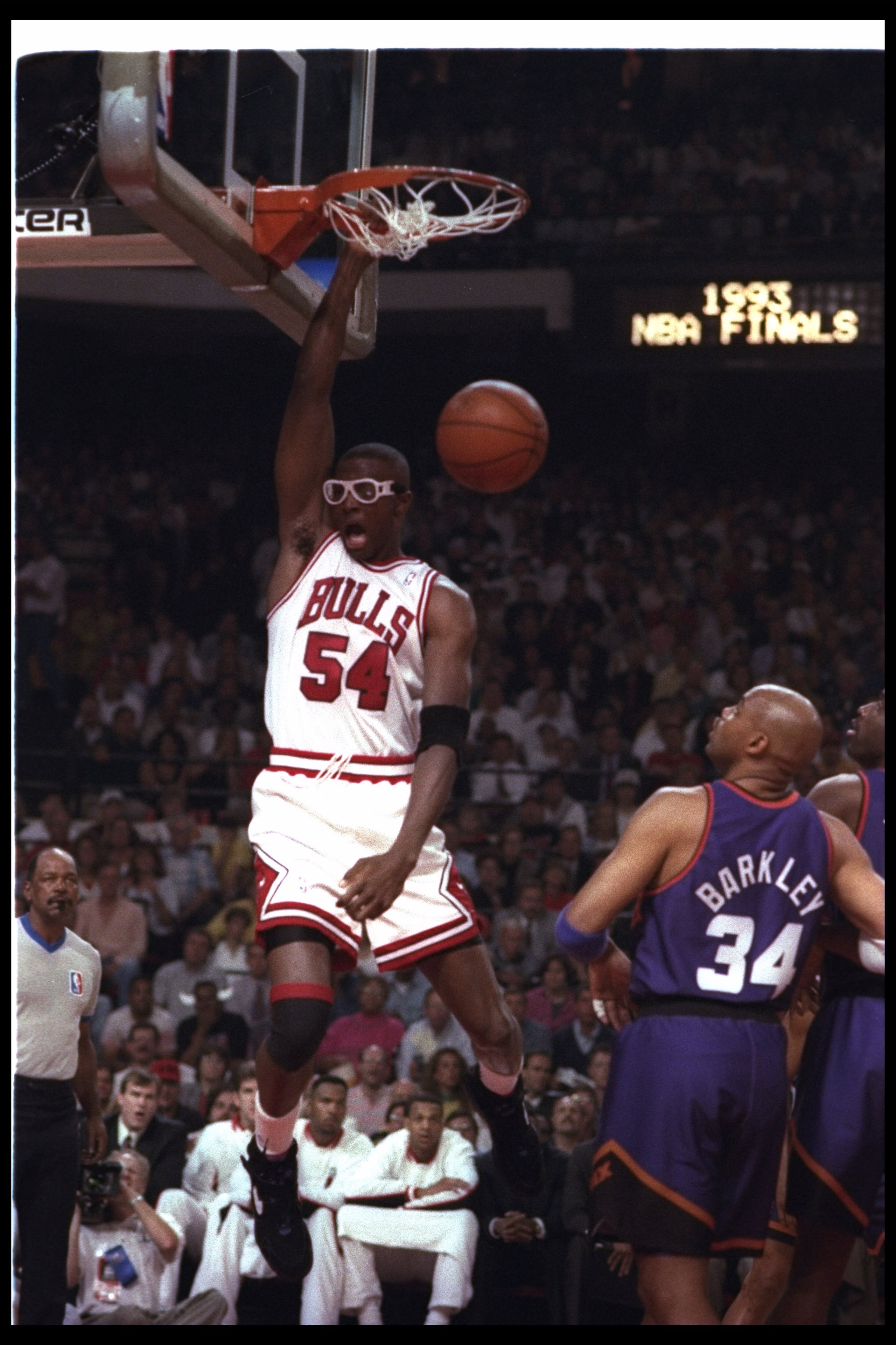 16 Jun 1993:  Forward Horace Grant of the Chicago Bulls (left) sinks the ball during Game Four of the NBA finals against the Phoenix Suns at the United Center in Chicago, Illinois. Mandatory Credit: Jonathan Daniel  /Allsport