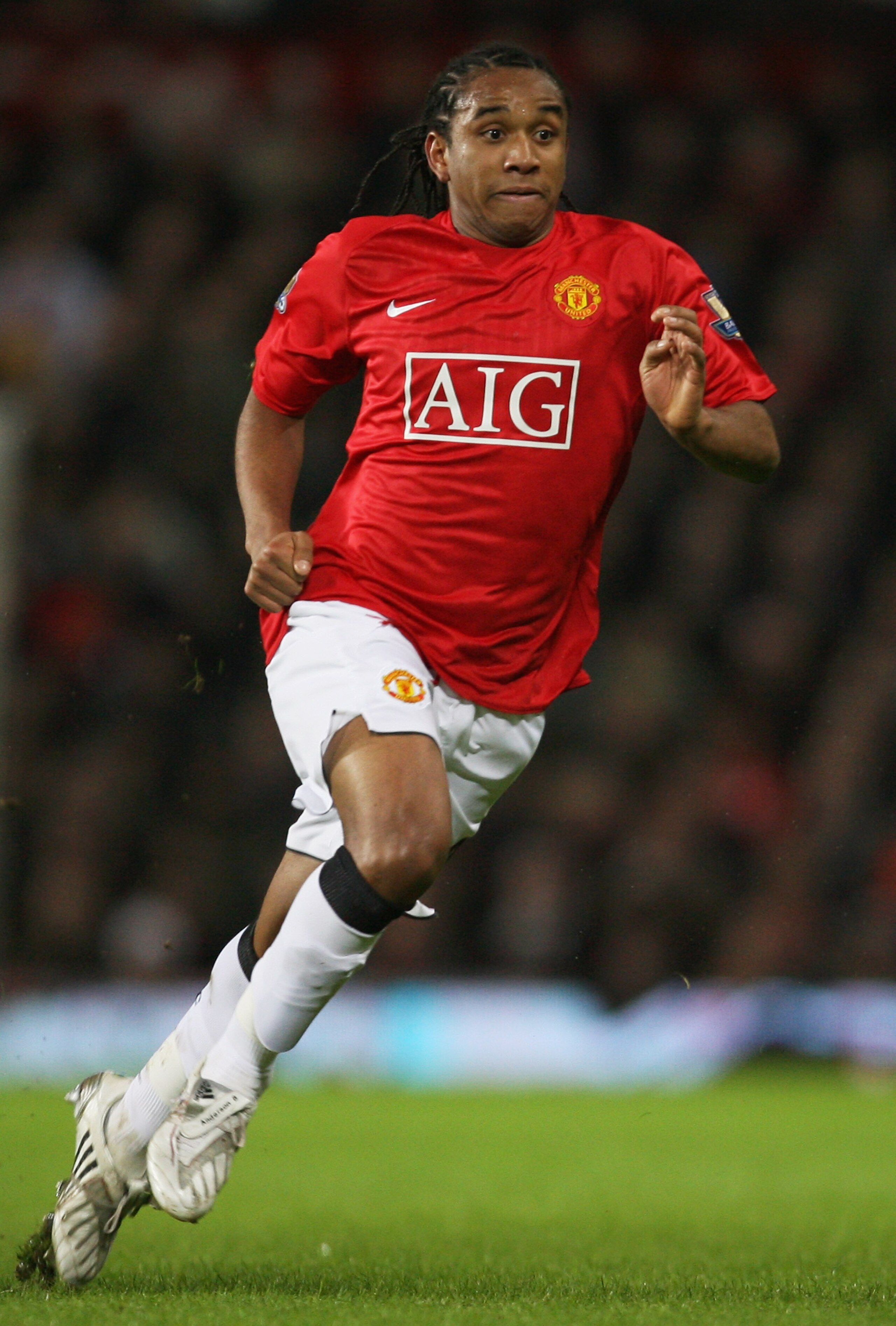 MANCHESTER, UNITED KINGDOM - JANUARY 12:  Anderson of Manchester in action during the Barclays Premier League match between Manchester United and Newcastle United at Old Trafford on January 12, 2008 in Manchester, England.  (Photo by Alex Livesey/Getty Im