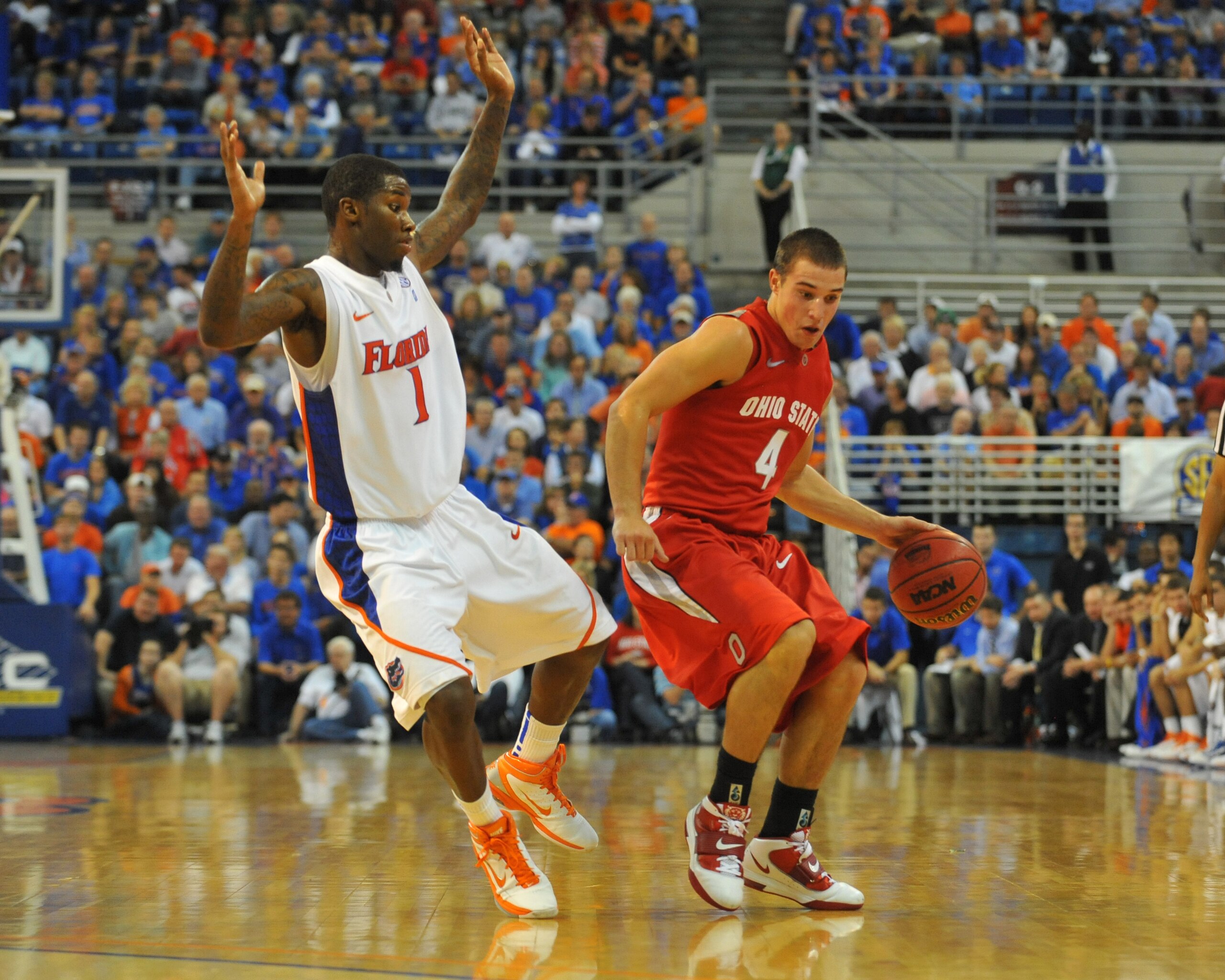 GAINESVILLE, FL - NOVEMBER 16: Guard Aaron Craft #4 of the Ohio State Buckeyes drives up court against the Florida Gators November 16, 2010 at the Stephen C. O'Connell Center in Gainesville, Florida.  (Photo by Al Messerschmidt/Getty Images)