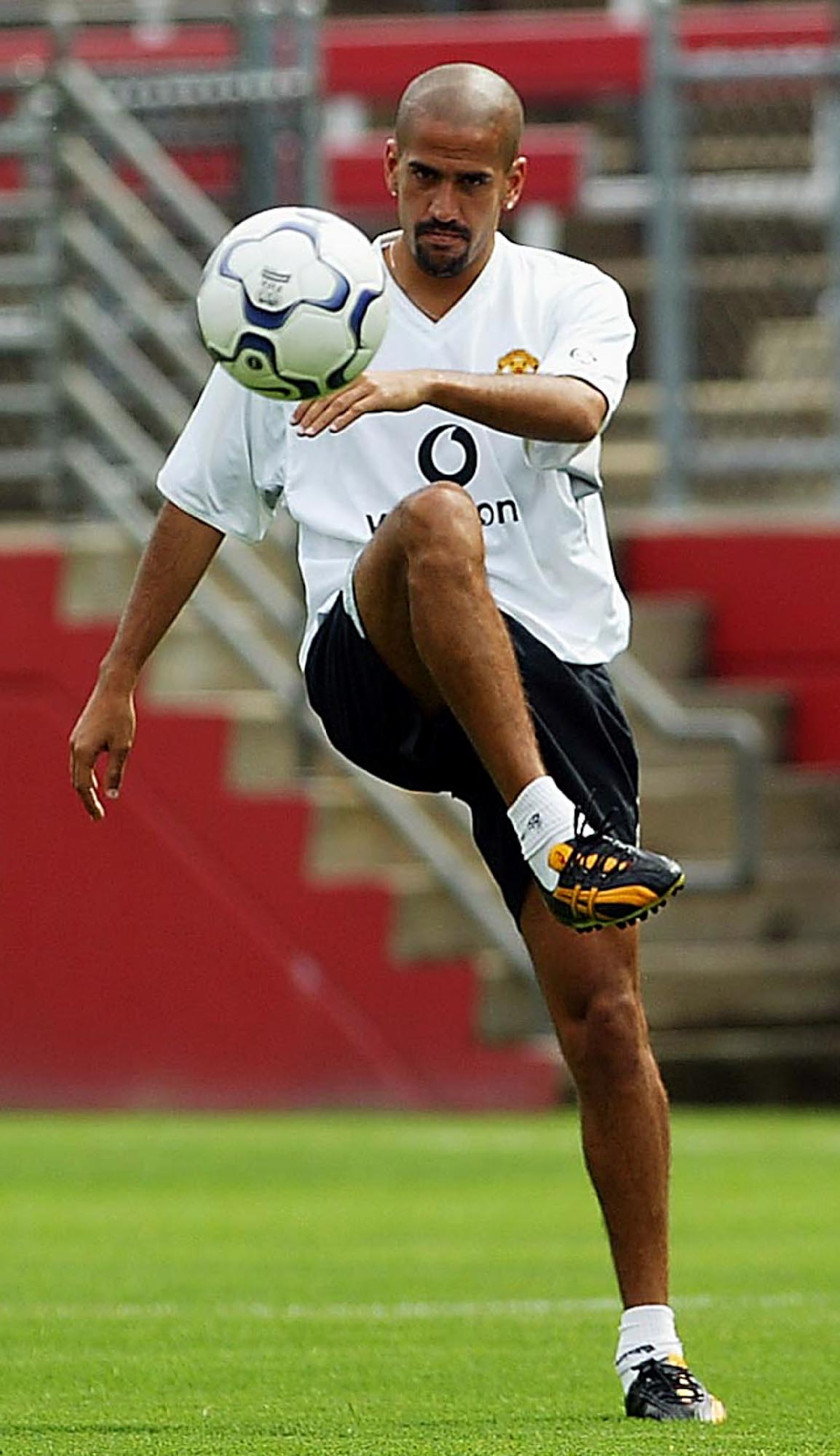 NEW YORK, NY - JULY 30:  Juan Sebastian Veron of Man Utd kicks the ball during training ahead of the  Champions World Series game between Manchester United and Juventus on July 30, 2003 at The Rutgers Stadium in New Jersey, New York. (Photo by Laurence Gr