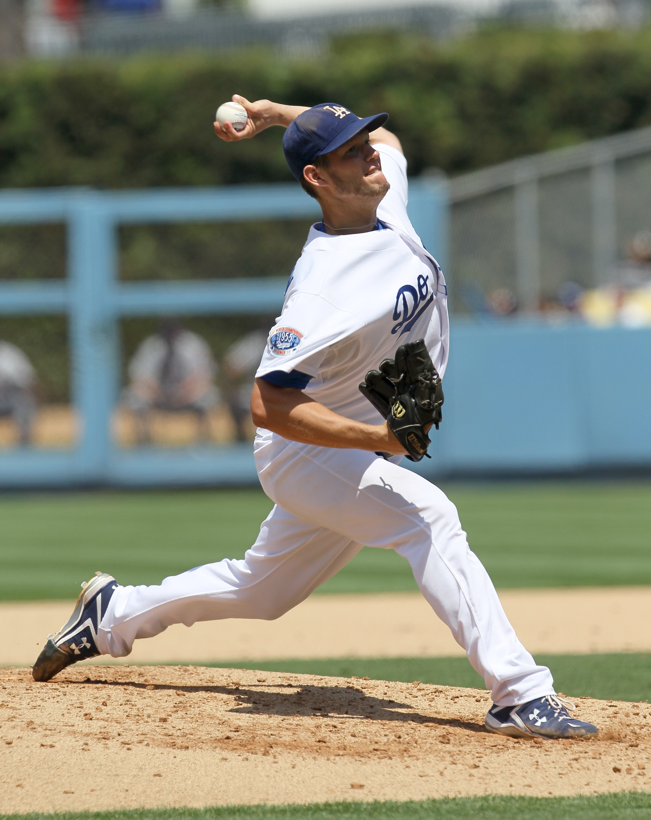 LOS ANGELES, CA - JULY 25:  Pitcher Clayton Kershaw #22 of the Los Angeles Dodgers throws a pitch against the New York Mets on July 25, 2010 at Dodger Stadium in Los Angeles, California.   The Dodgers won 1-0.  (Photo by Stephen Dunn/Getty Images)