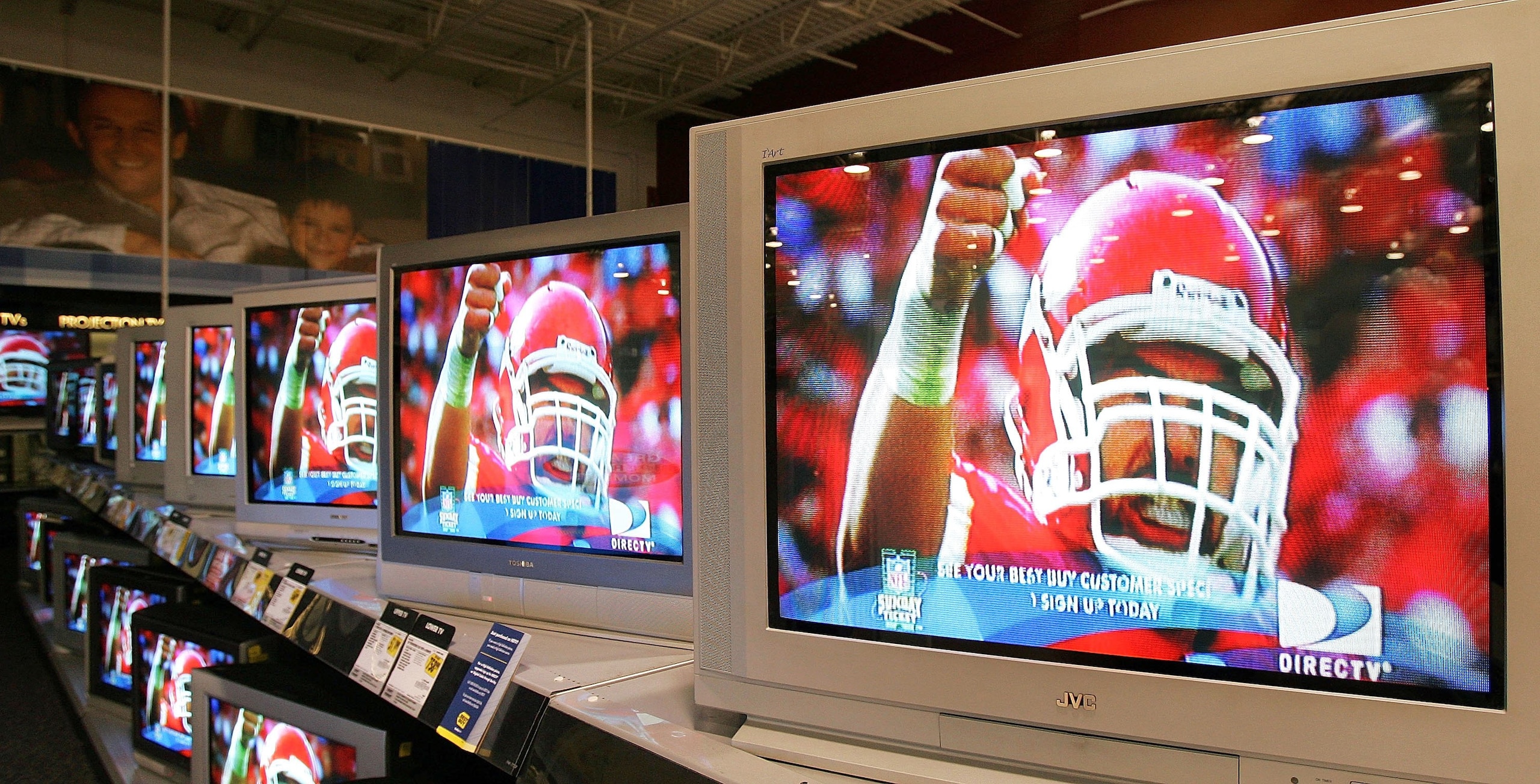 NILES, IL - JANUARY 31:  Flat-panel wide screen televisions display a football player a Best Buy store January 31, 2006 in Niles, Illinois. Sales of televisions are reportedly up after the Holiday season as the NFL's Super Bowl approaches. (Photo by Tim B