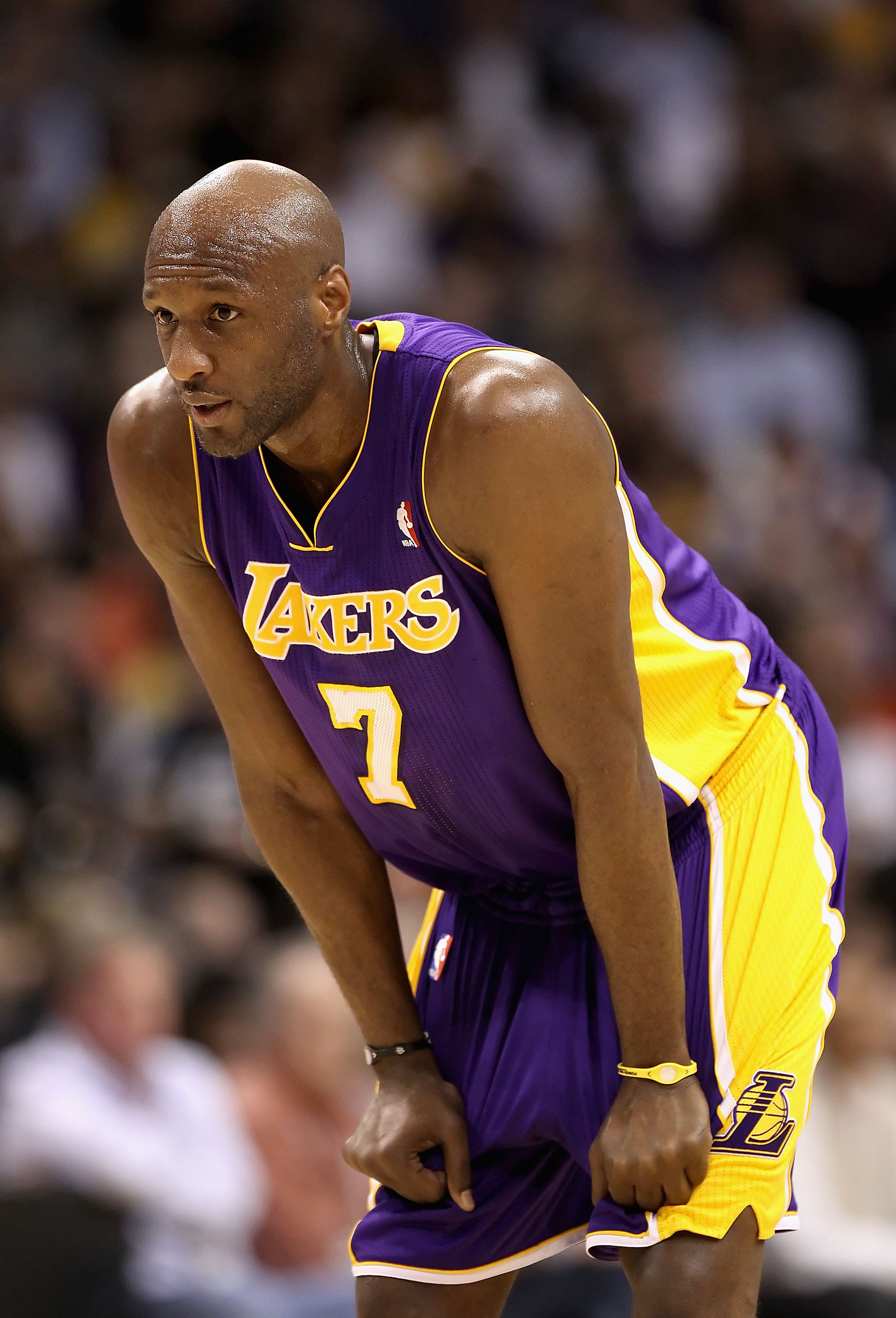 With Odom, the Lakers have a reason to look up.
