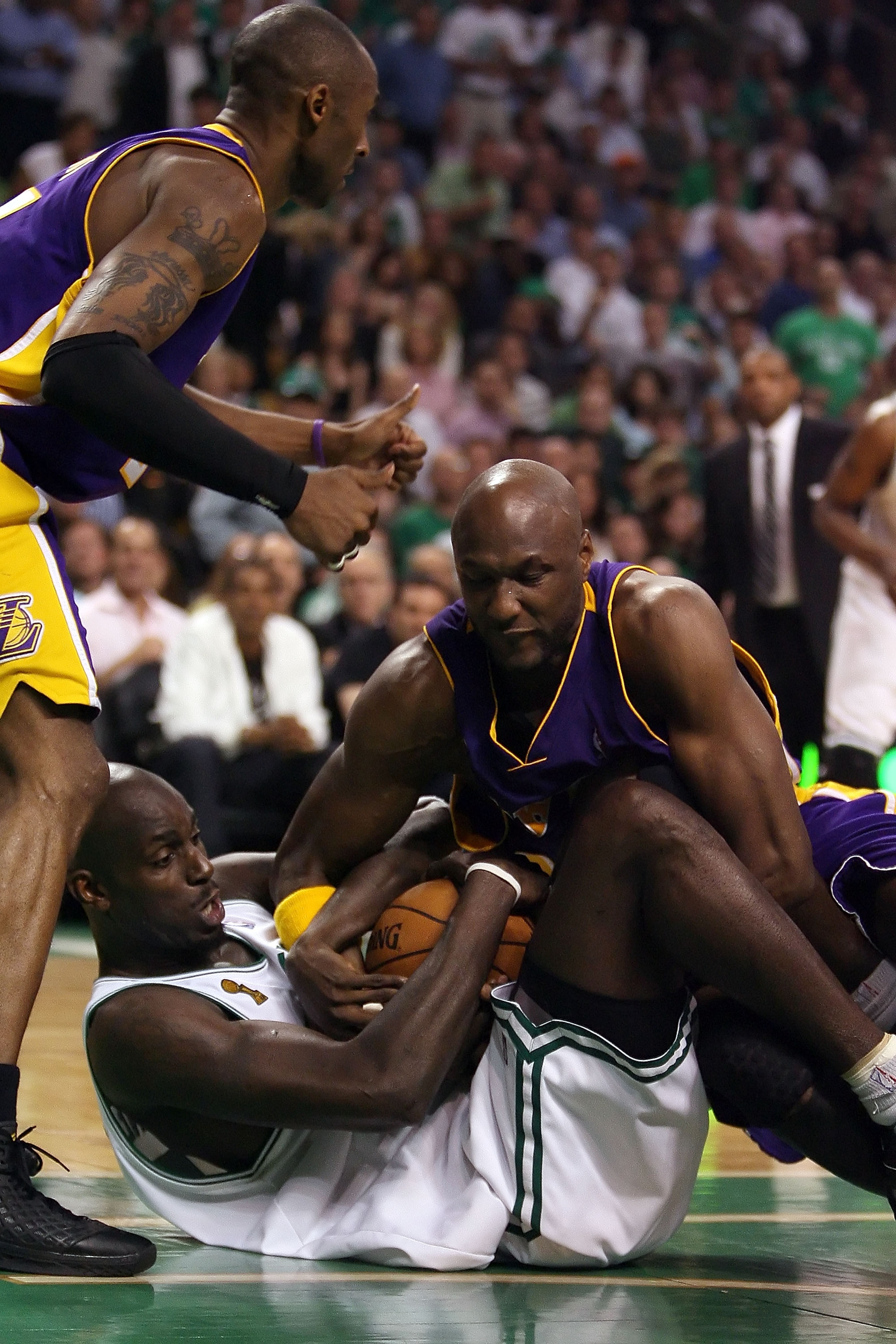BOSTON - JUNE 17:  Kevin Garnett #5 of the Boston Celtics and Lamar Odom #7 of the Los Angeles Lakers battle for the ball as Kobe Brynat #24 of the Lakers looks for a jump ball in Game Six of the 2008 NBA Finals on June 17, 2008 at TD Banknorth Garden in