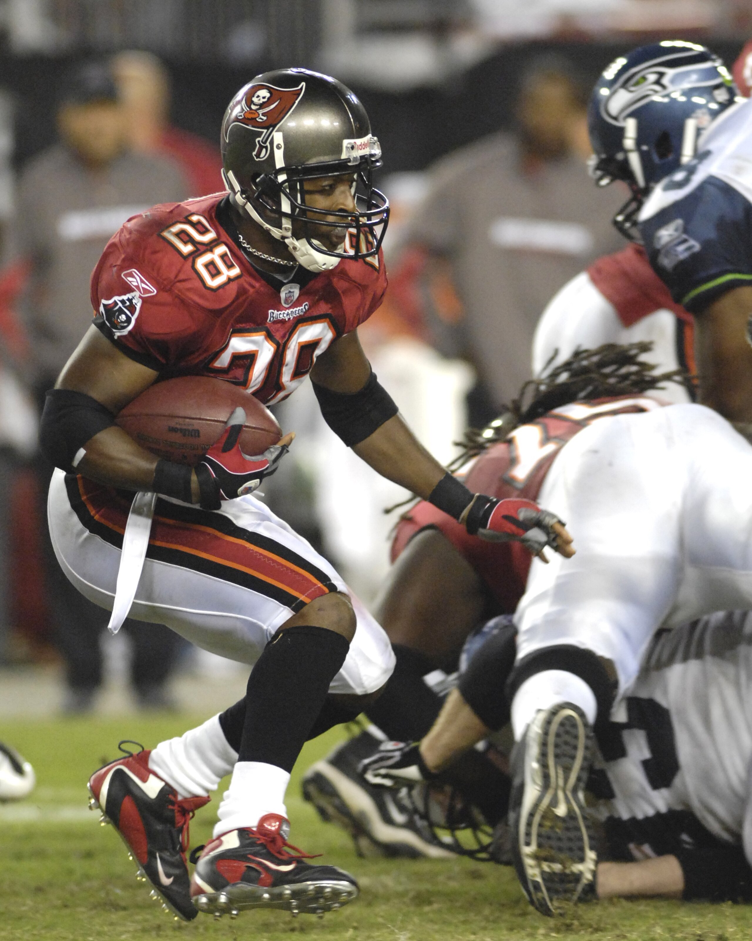 TAMPA, FL - OCTOBER 19: Running back Warrick Dunn #28 of the Tampa Bay Buccaneers plays against the Seattle Seahawks at Raymond James Stadium on October 19, 2008 in Tampa, Florida.  (Photo by Al Messerschmidt/Getty Images)