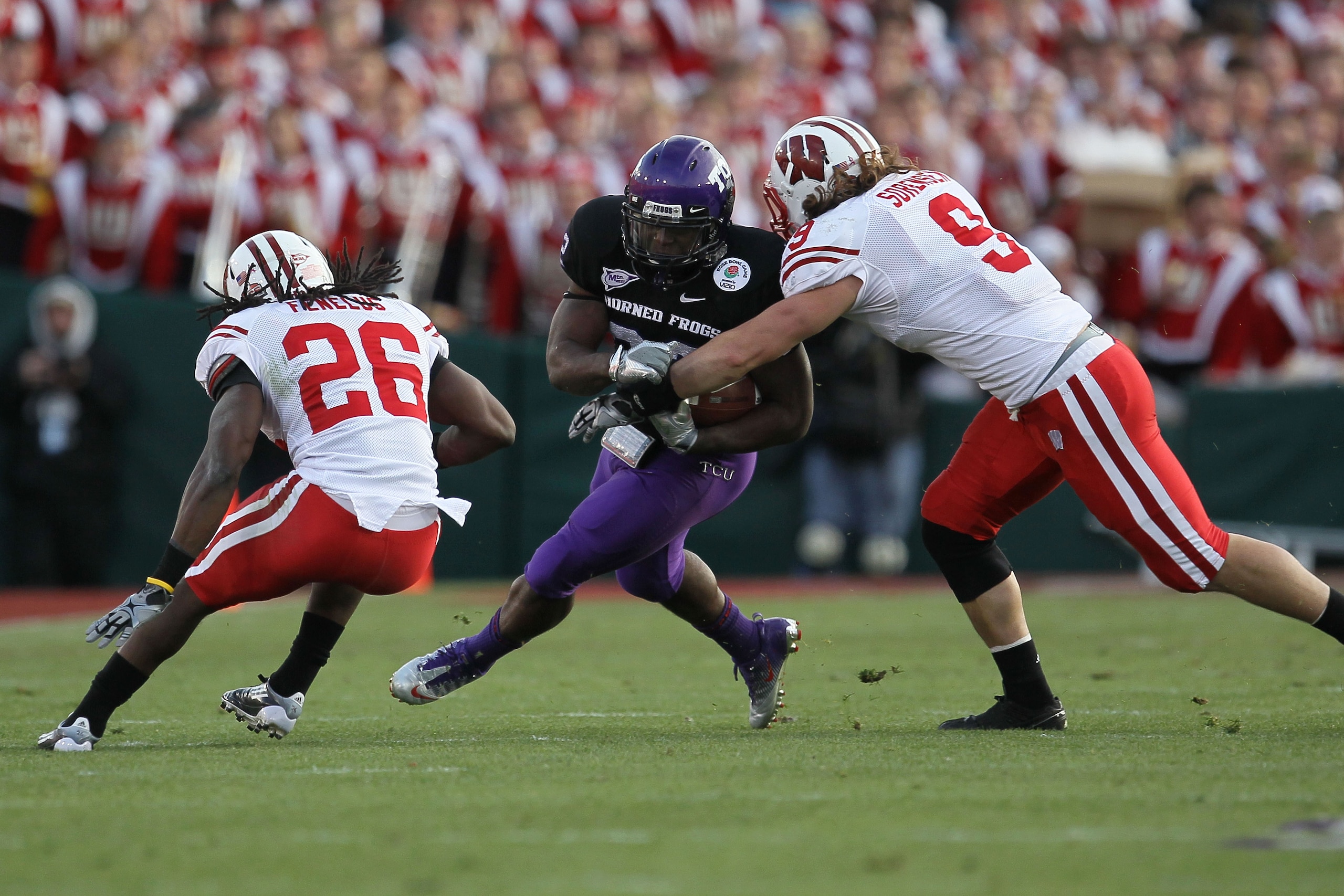 PASADENA, CA - JANUARY 01:  Tailback Waymon James #32 of the TCU Horned Frogs rushes with the ball against the Wisconsin Badgers during the 97th Rose Bowl game on January 1, 2011 in Pasadena, California.  (Photo by Stephen Dunn/Getty Images)