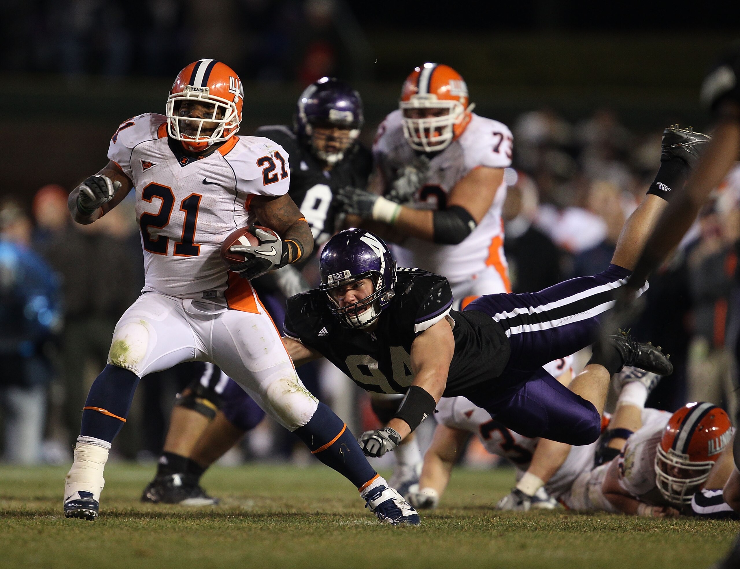 CHICAGO - NOVEMBER 20: Jason Ford #21 of the Illinois Fighting Illini breaks away from Vince Browne #94 of the Northwestern Wildcats during a game played at Wrigley Field on November 20, 2010 in Chicago, Illinois. Illinois defeated Northwestern 48-27. (Ph
