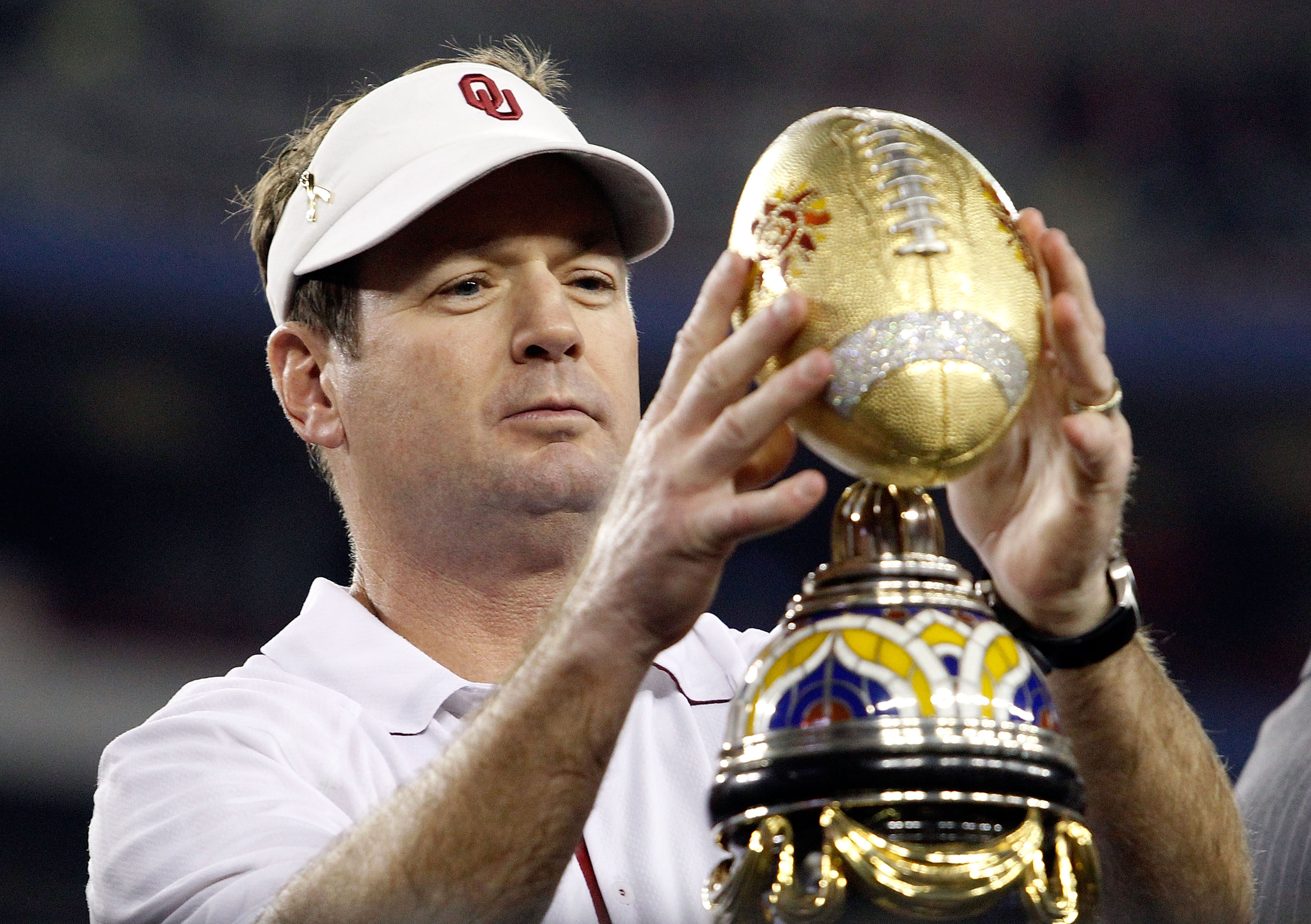 GLENDALE, AZ - JANUARY 01:  Head coach Bob Stoops of the Sooners celebrates the 48-20 victory against the Connecticut Huskies during the Tostitos Fiesta Bowl at the Universtity of Phoenix Stadium on January 1, 2011 in Glendale, Arizona.  (Photo by Tom Pen