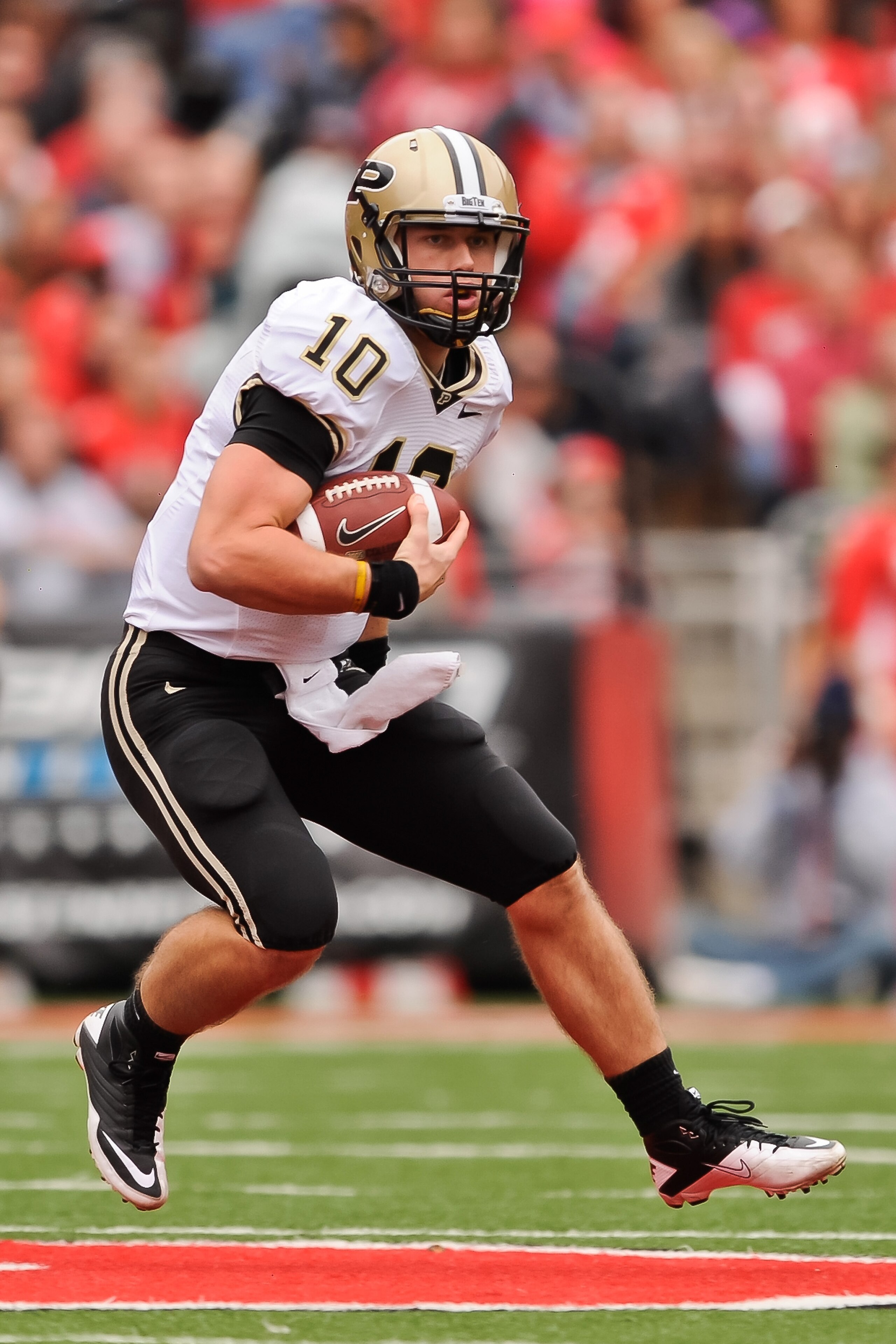 COLUMBUS, OH - OCTOBER 23:  Quarterback Sean Robinson #10 of the Purdue Boilermakers runs with the ball against the Ohio State Buckeyes at Ohio Stadium on October 23, 2010 in Columbus, Ohio.  (Photo by Jamie Sabau/Getty Images)