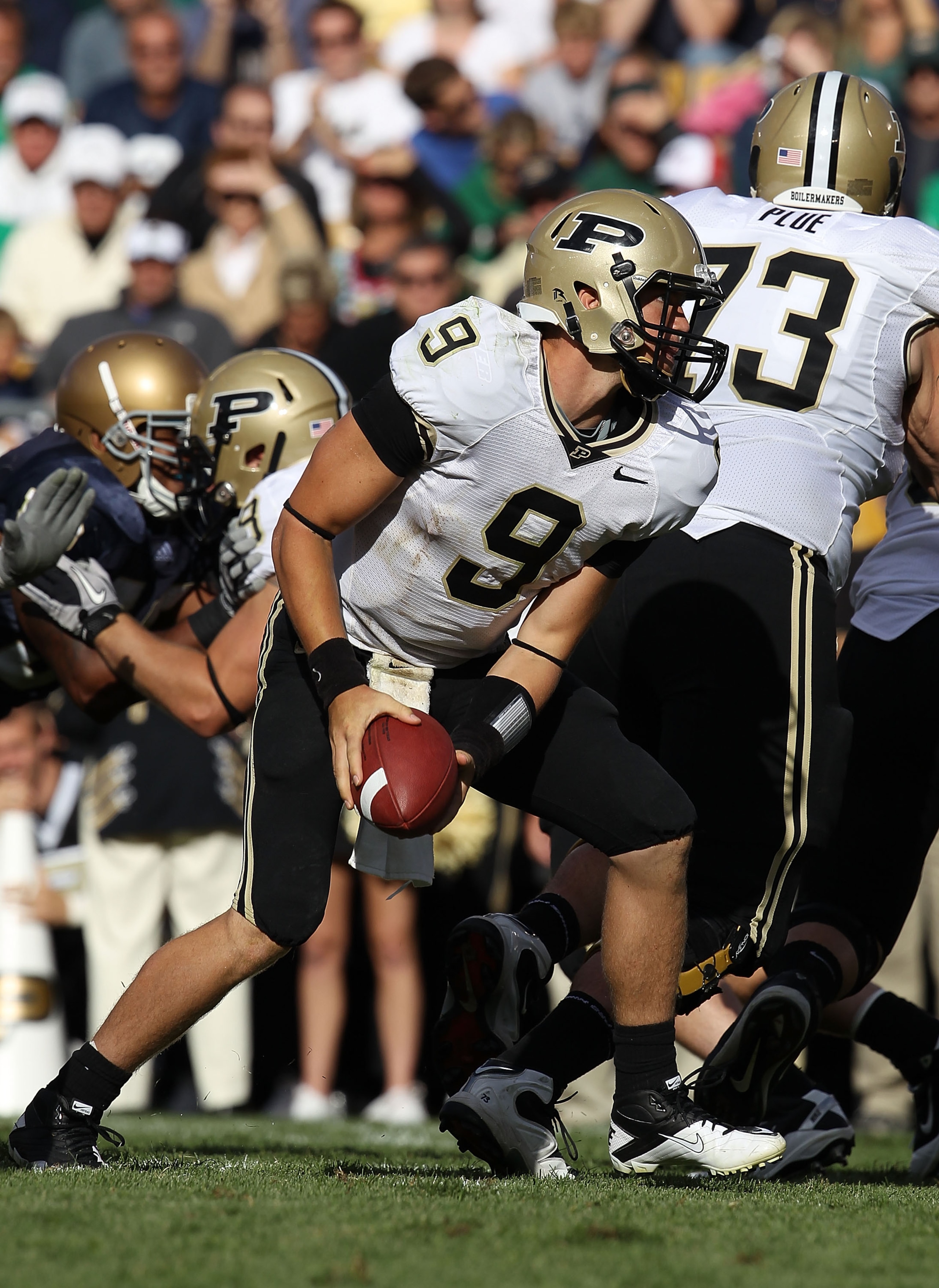 SOUTH BEND, IN - SEPTEMBER 04: Robert Marve #9 of the Purdue Boilermakers tosses the ball to a running back against the Notre Dame Fighting Irish at Notre Dame Stadium on September 4, 2010 in South Bend, Indiana. Notre Dame defated Purdue 23-12.  (Photo b