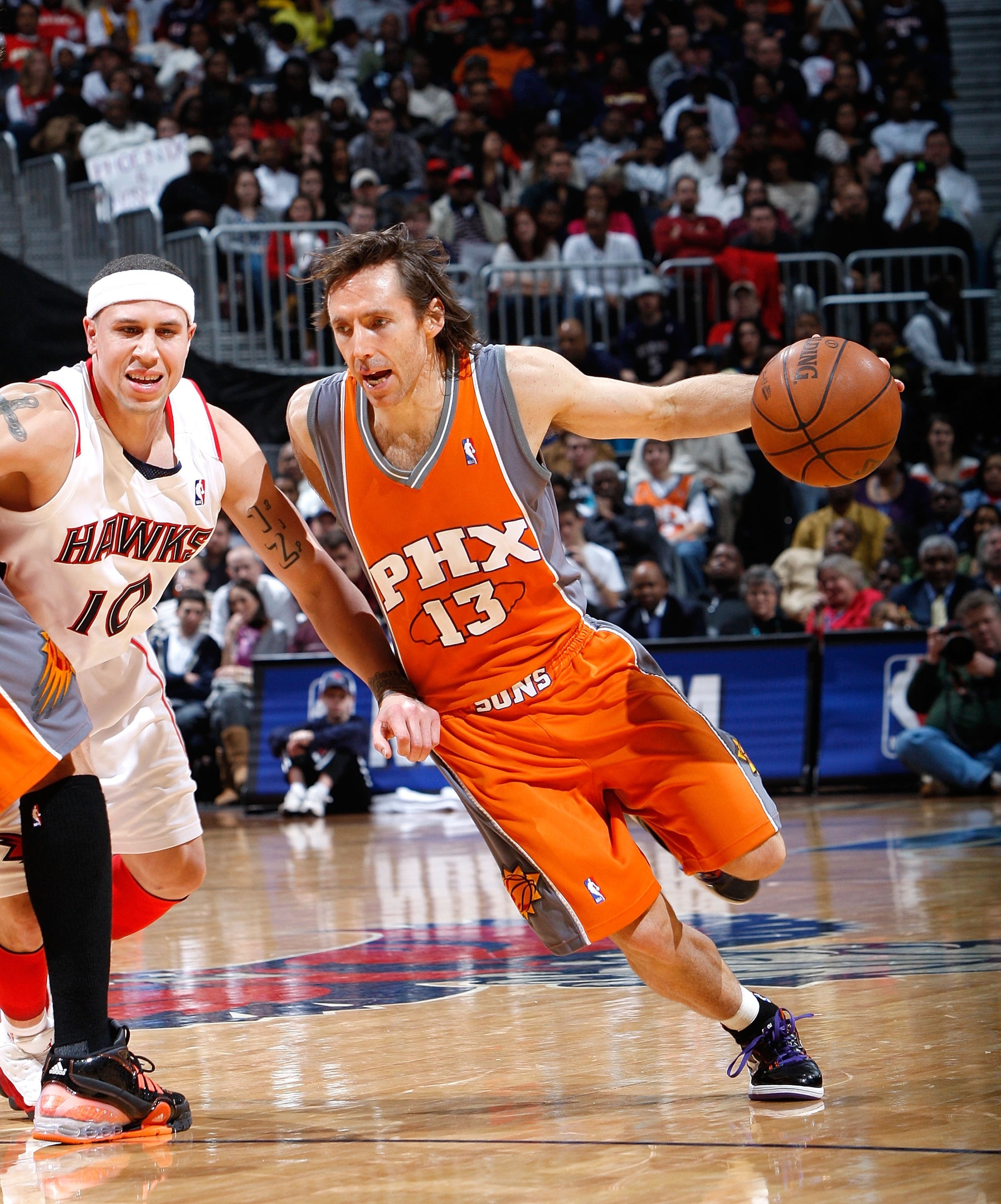 ATLANTA - JANUARY 15:  Steve Nash #13 of the Phoenix Suns against Mike Bibby #10 of the Atlanta Hawks at Philips Arena on January 15, 2010 in Atlanta, Georgia.  NOTE TO USER: User expressly acknowledges and agrees that, by downloading and/or using this Ph